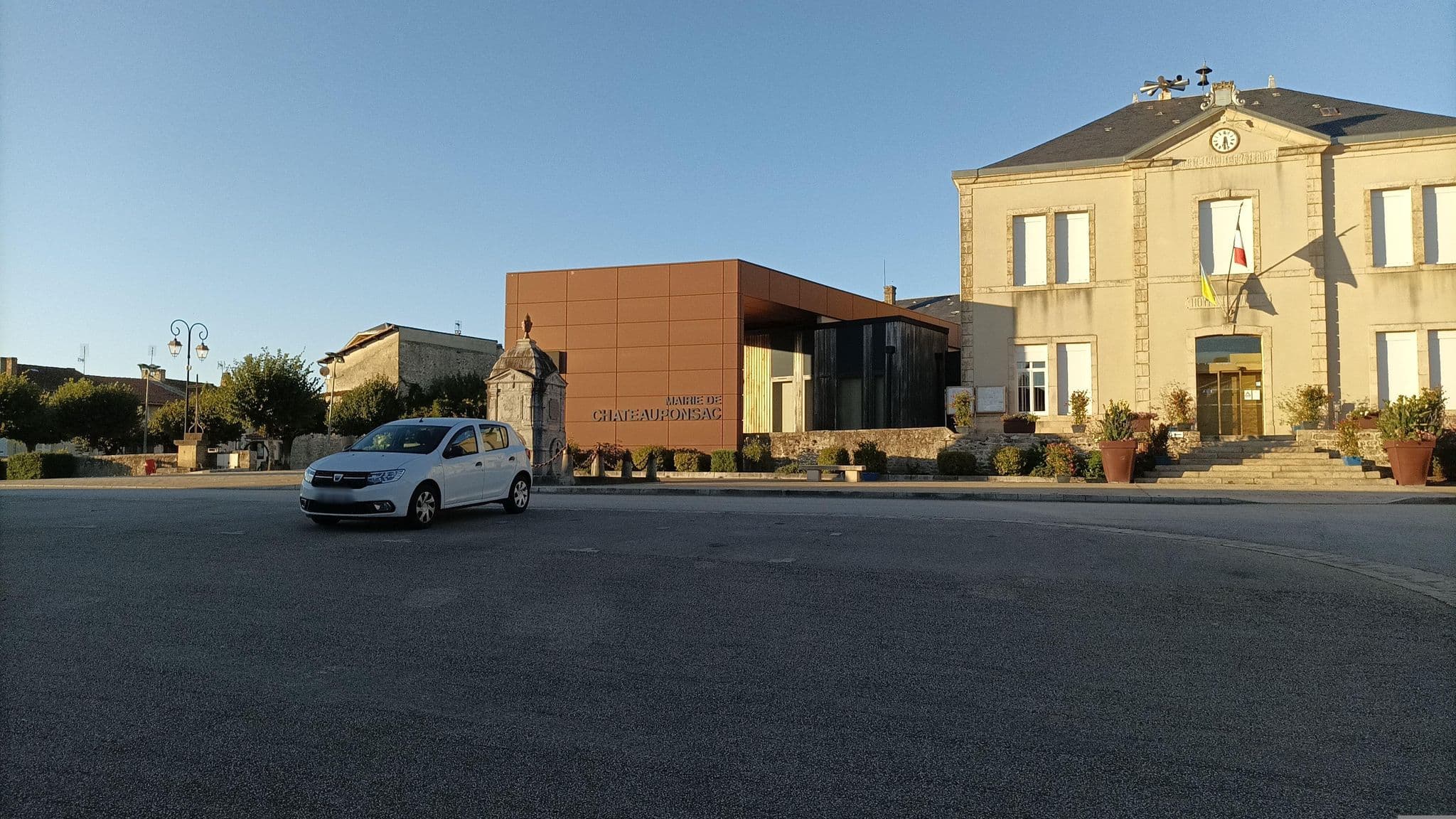 Street view near Lo Bec, Châteauponsac — © MAP75 (CC BY-SA · Mapillary)