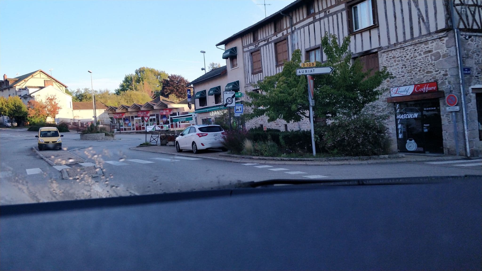 Street view near Le Grand Saint Leonard, Saint-Léonard-de-Noblat — © philou87 (CC BY-SA · Mapillary)