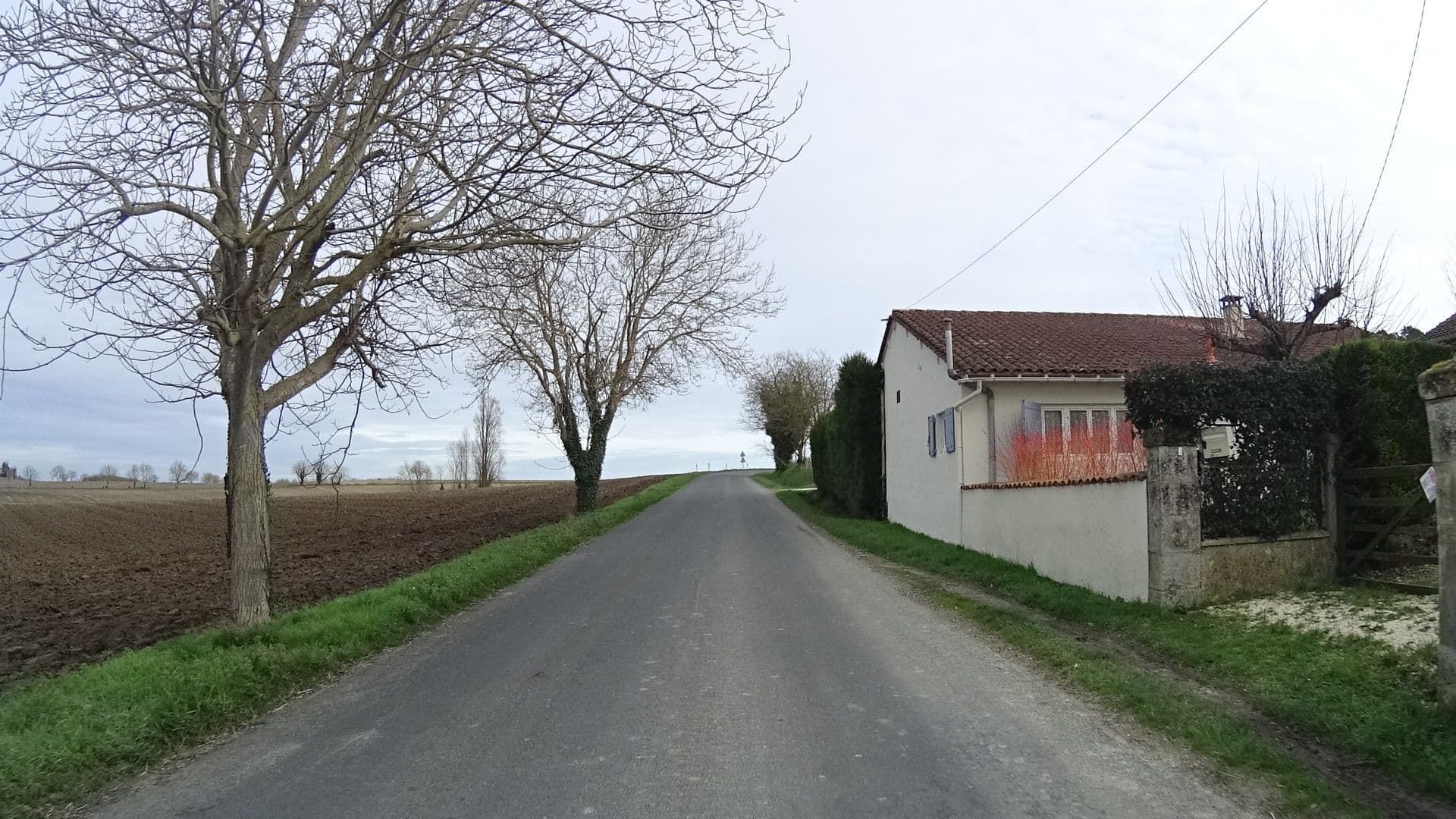 Street view near La Petite Maison Au Coin, Ribérac — © vincentrando24 (CC BY-SA · Mapillary)