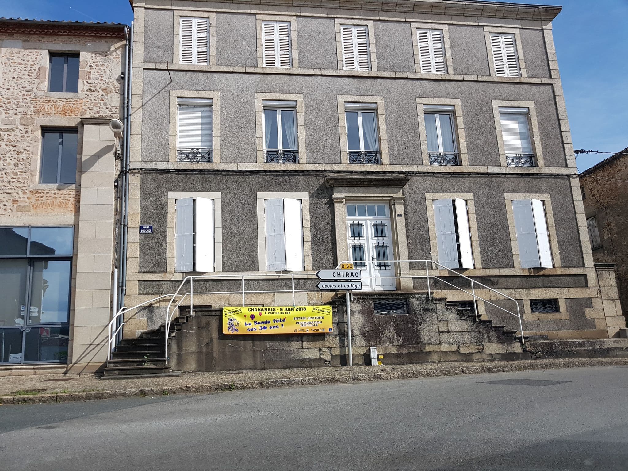 Street view near Hotel De Ville, Chabanais — © fgouget (CC BY-SA · Mapillary)