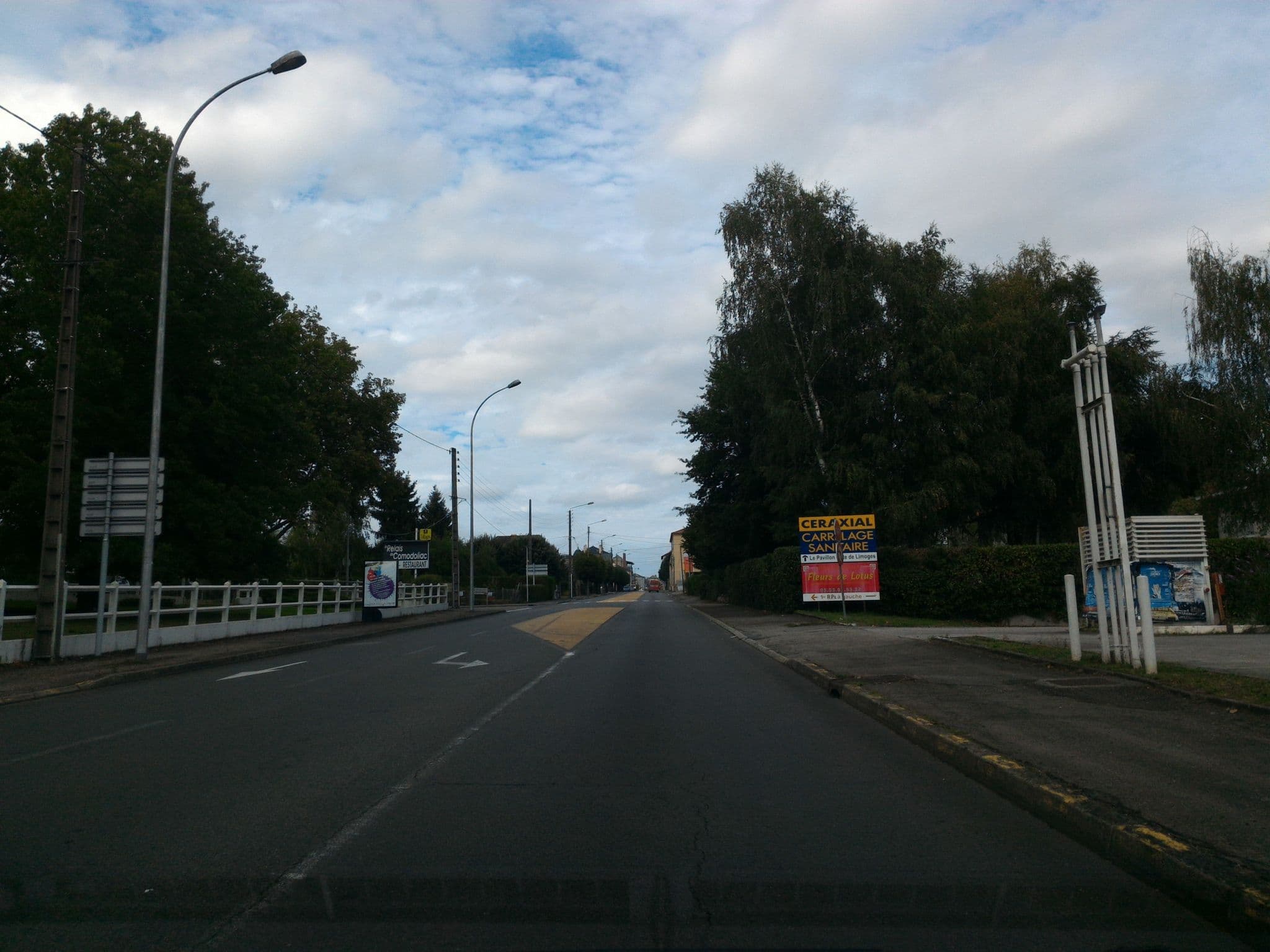 Street view near Hôtel Relais De Comodoliac, Saint-Junien — © fgouget (CC BY-SA · Mapillary)