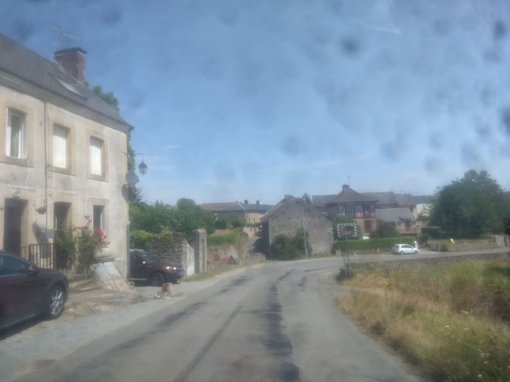 Street view near vue de vallée, Bessines-sur-Gartempe — © kritic (CC BY-SA · Mapillary)