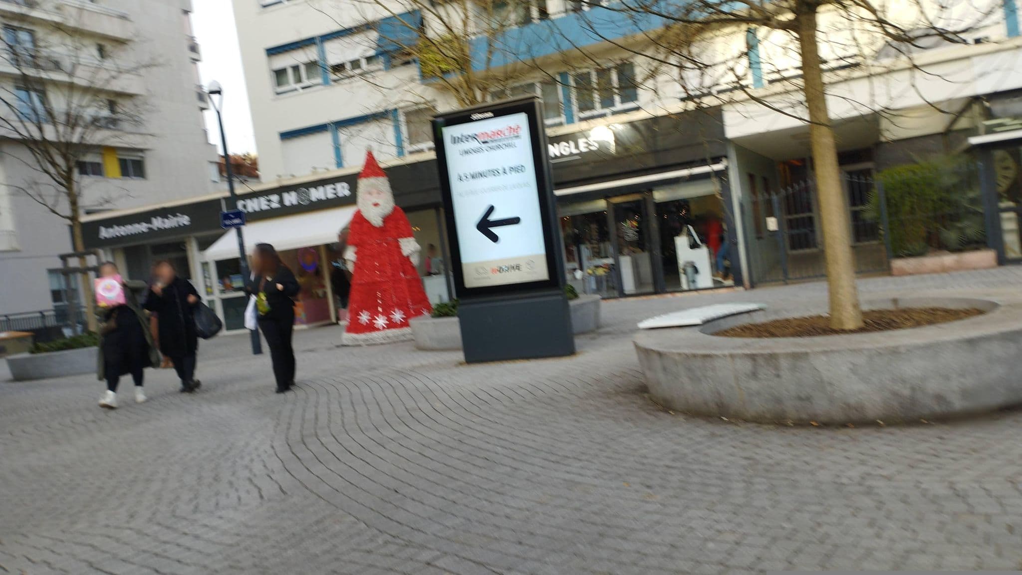Street view near Sofitel Brussels Europe, Limoges — © kritic (CC BY-SA · Mapillary)