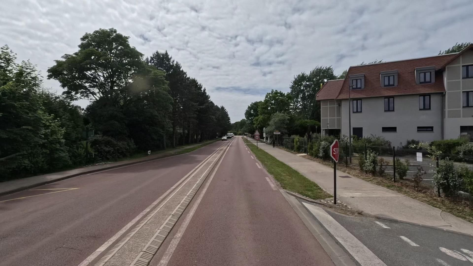 Street view near B&B Hotel, Étaples — © bct (CC BY-SA · Mapillary)