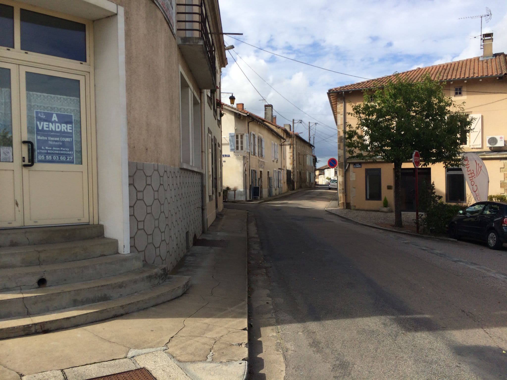 Street view near Logis Hôtel de France, Rochechouart — © julianlb (CC BY-SA · Mapillary)