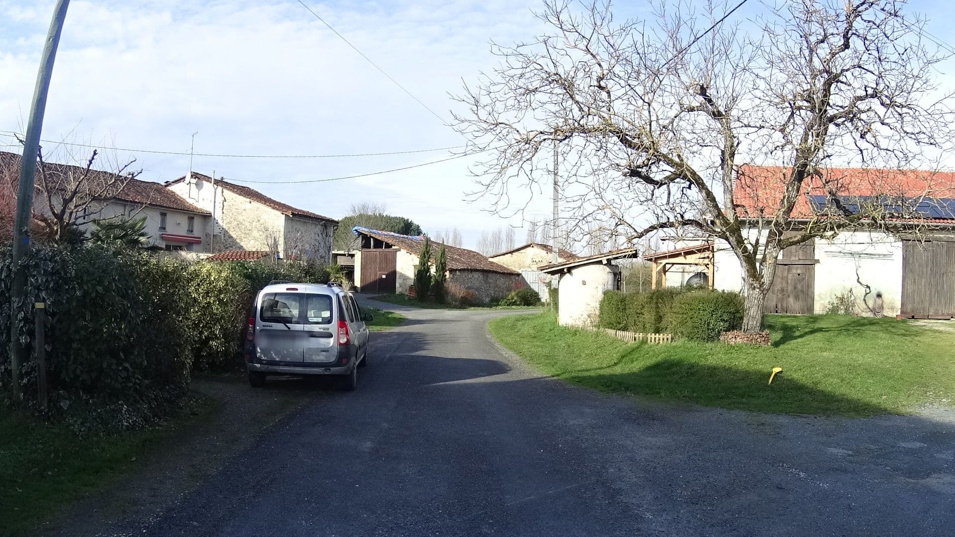 Street view near Les Chardons, Saint-Aulaye — © vincentrando24 (CC BY-SA · Mapillary)