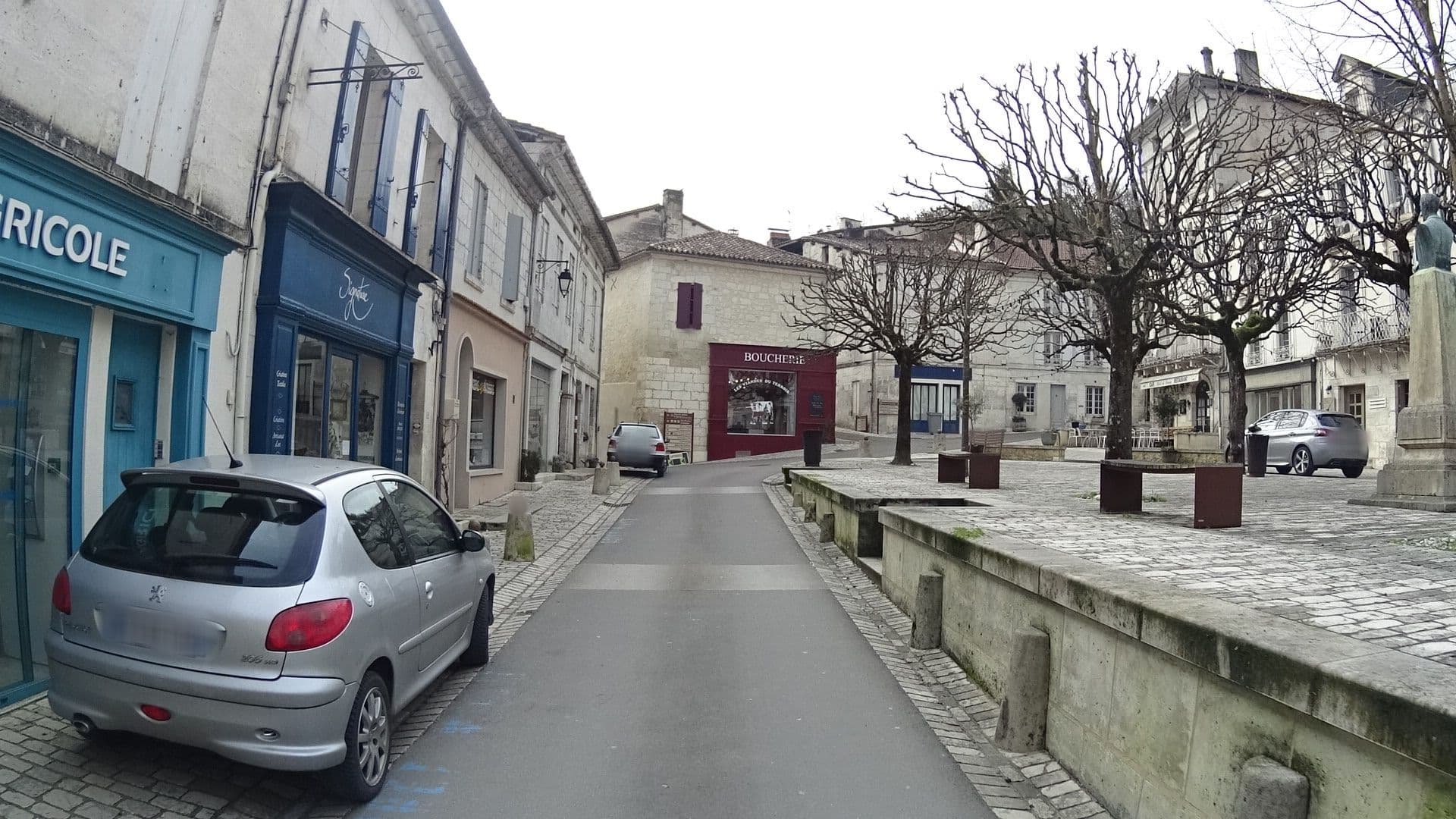 Street view near Hostellerie du Périgord, Saint-Aulaye — © vincentrando24 (CC BY-SA · Mapillary)