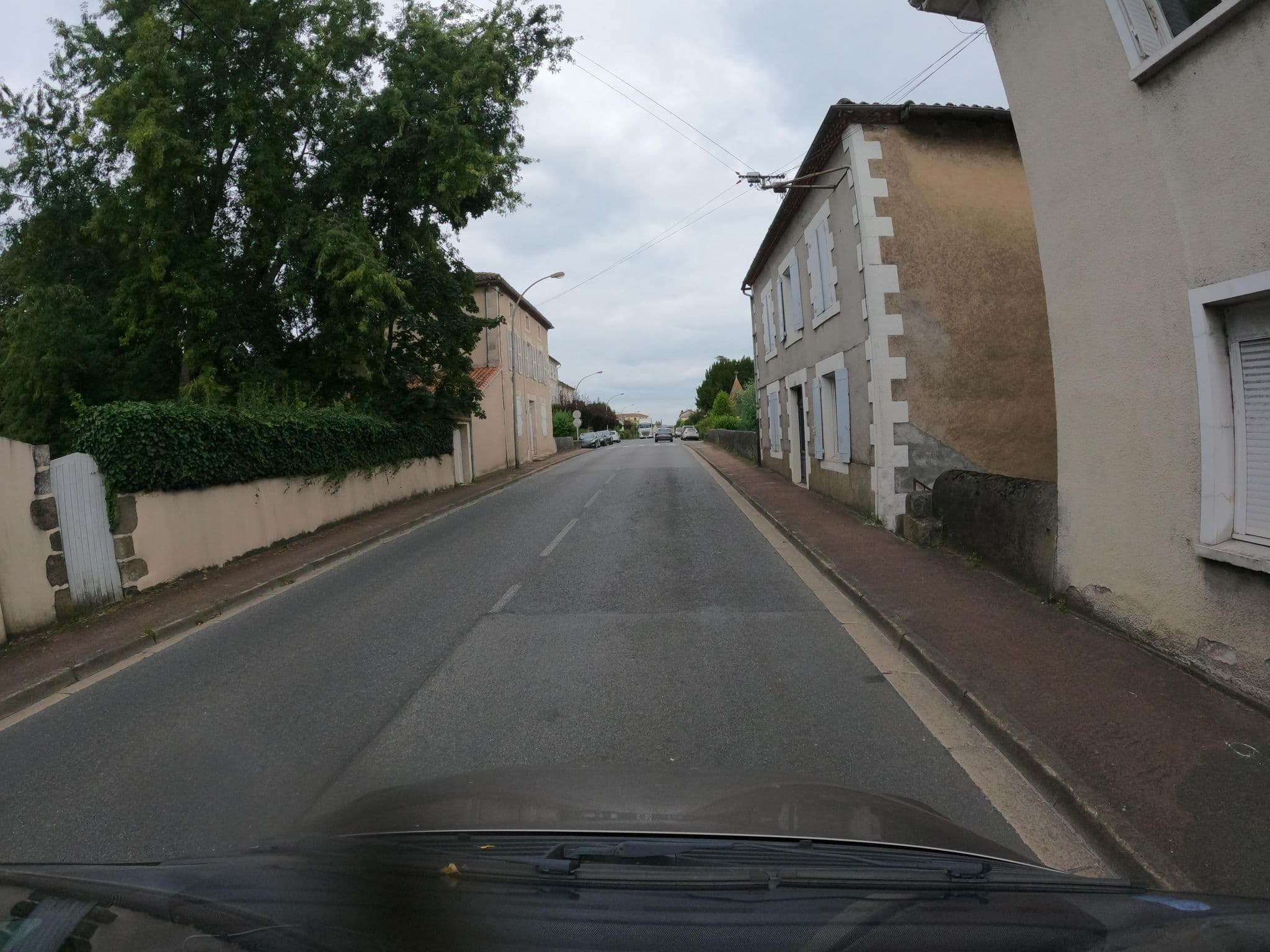Street view near L'Ancienne Forge, Confolens — © stephanep (CC BY-SA · Mapillary)