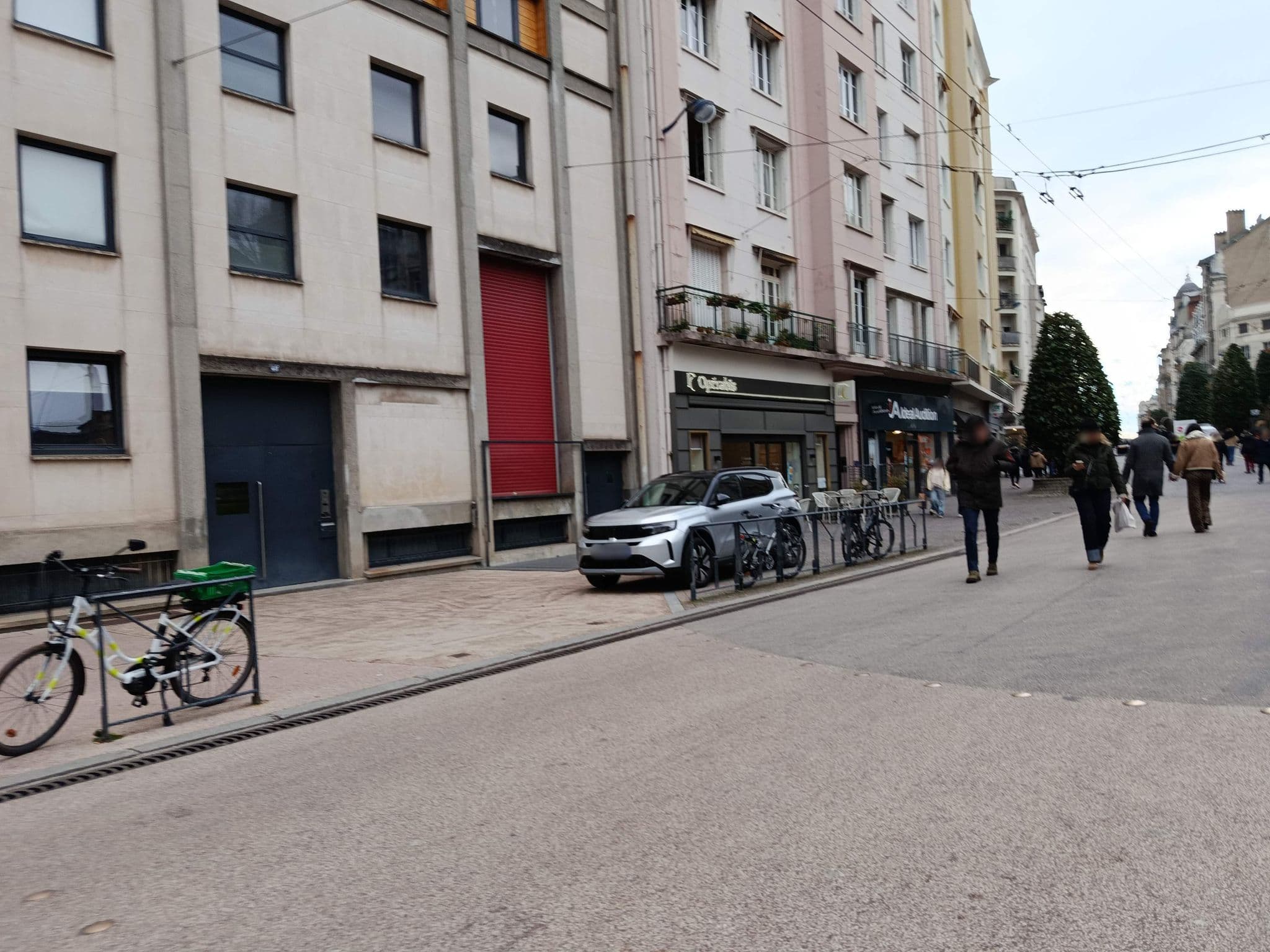 Street view near Hôtel Restaurant Novotel Limoges le Lac, Limoges — © kritic (CC BY-SA · Mapillary)