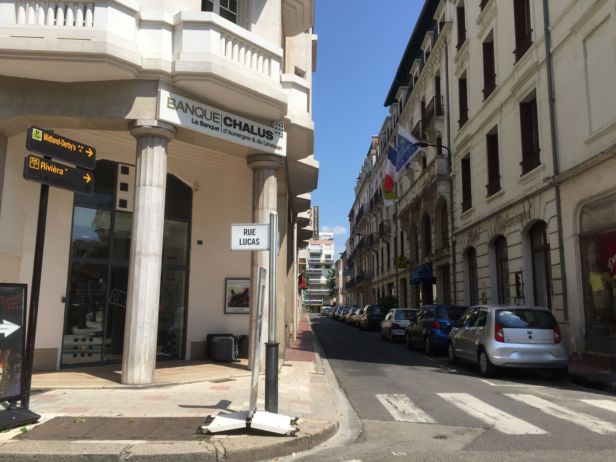 Street view near Hôtel Moderne, Vichy — © zimmy (CC BY-SA · Mapillary)