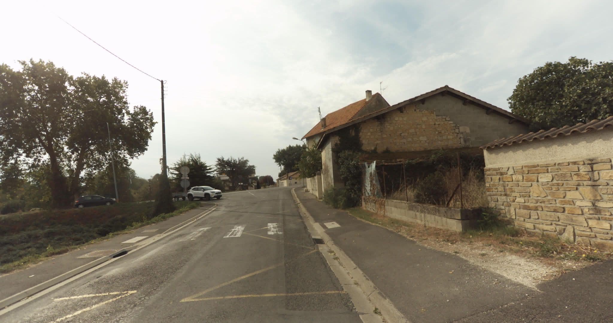Street view near Les Aubreaux, La Couronne — © sogefi (CC BY-SA · Mapillary)