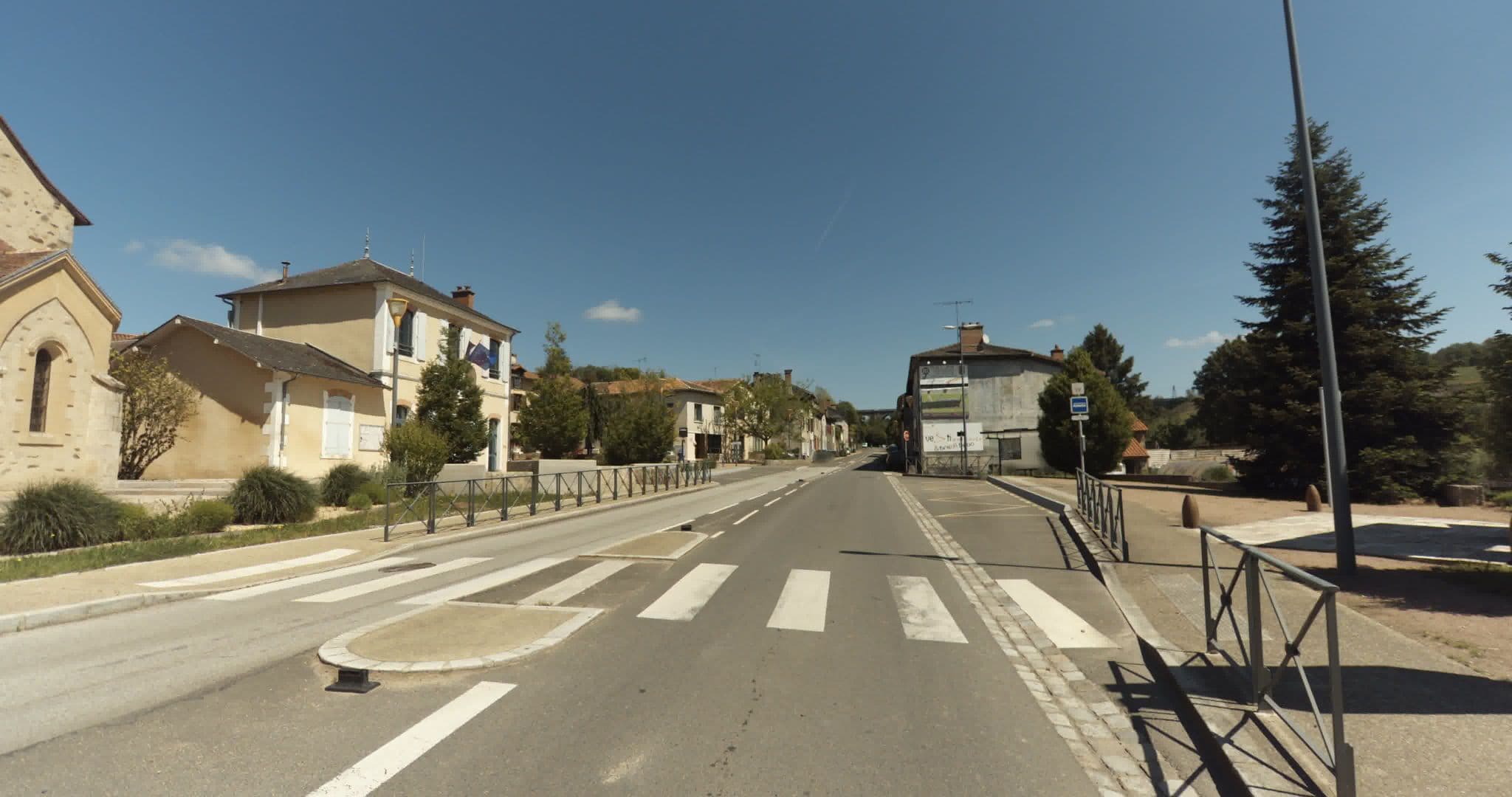 Street view near Deshayes Louis, Le Vigen — © sogefi (CC BY-SA · Mapillary)