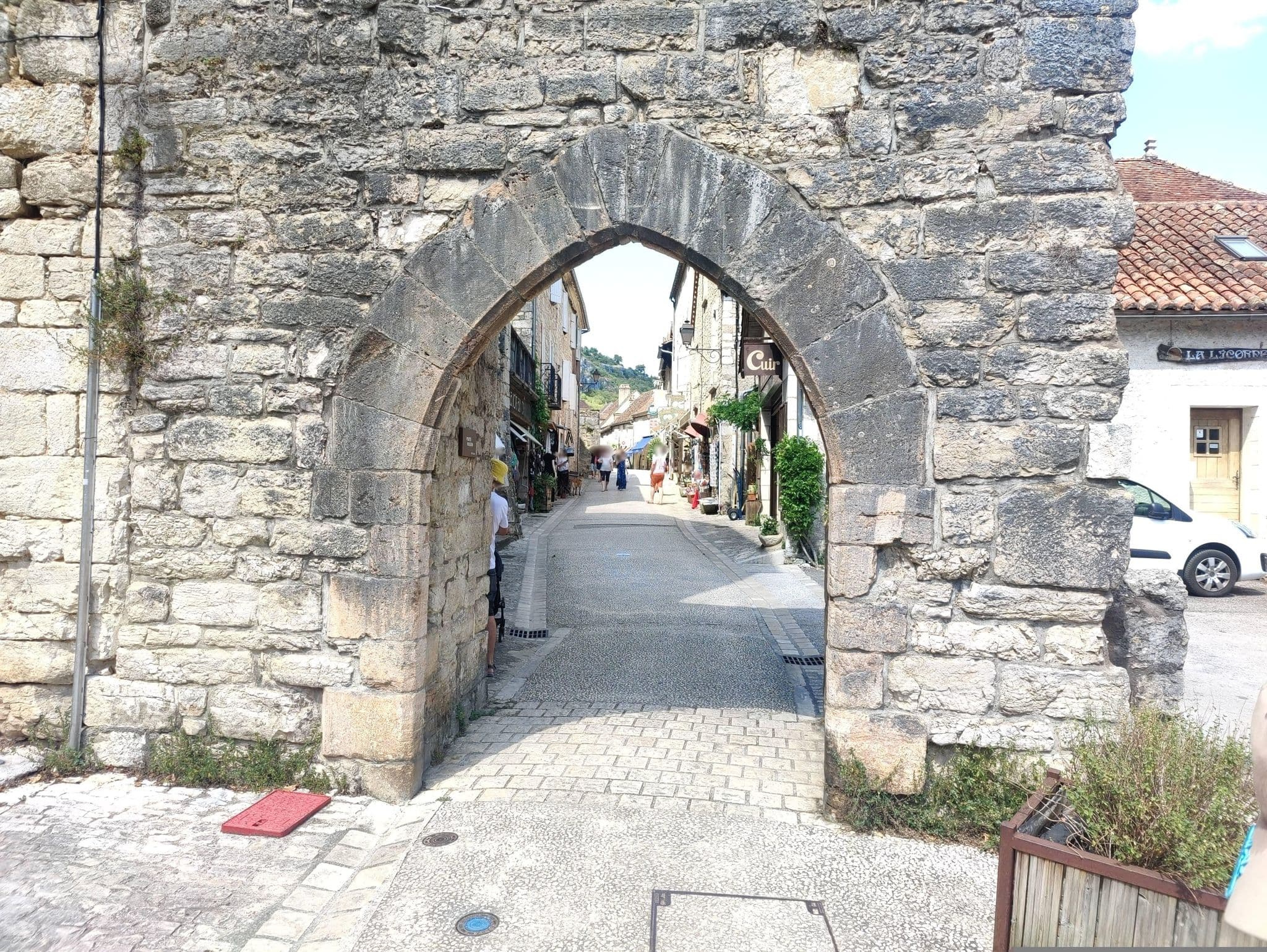 Street view near Les Esclargies Hôtel, Gramat — © zox (CC BY-SA · Mapillary)
