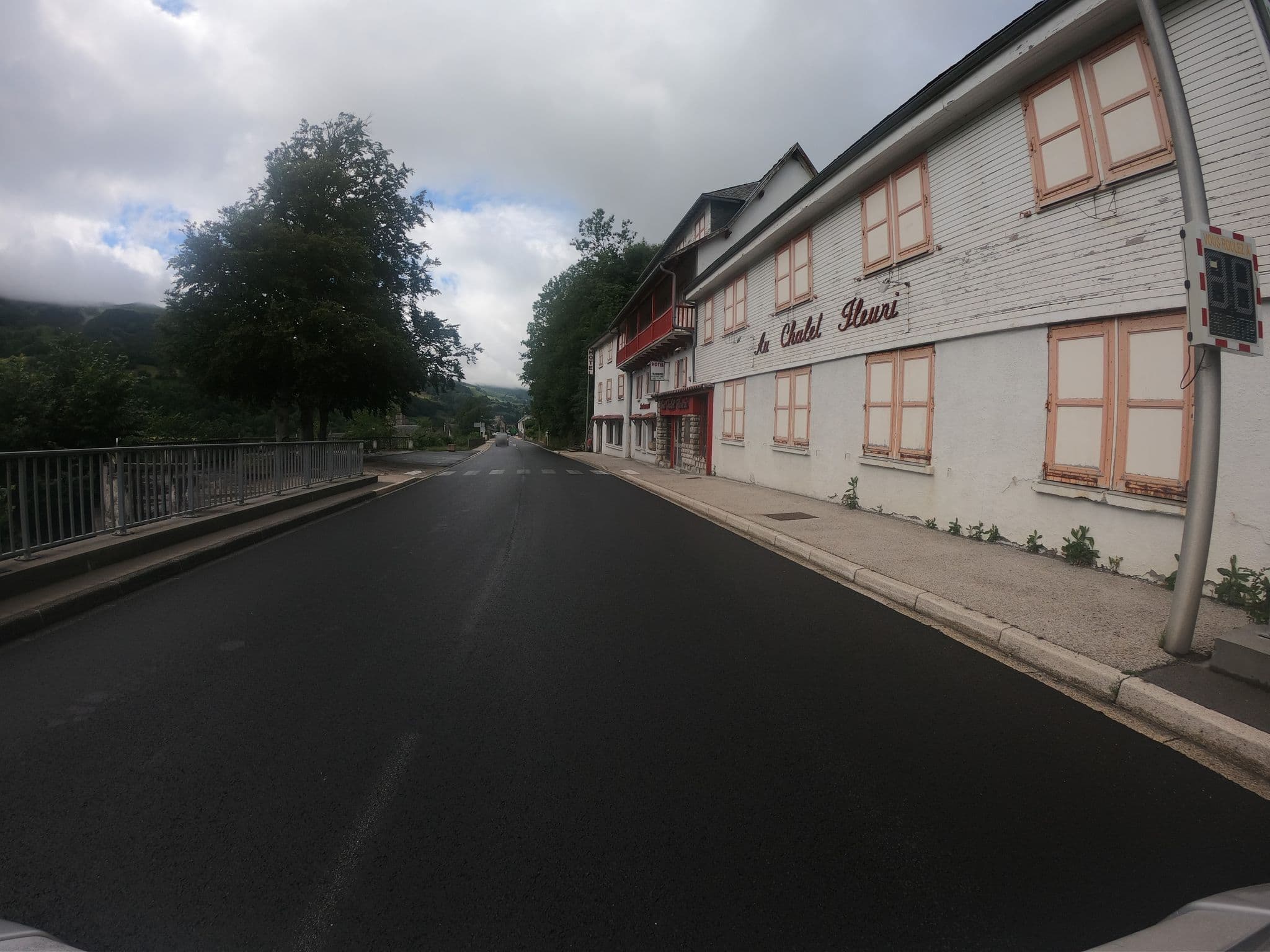 Street view near Au chalet fleuri, Vic-sur-Cère — © joostjakob (CC BY-SA · Mapillary)