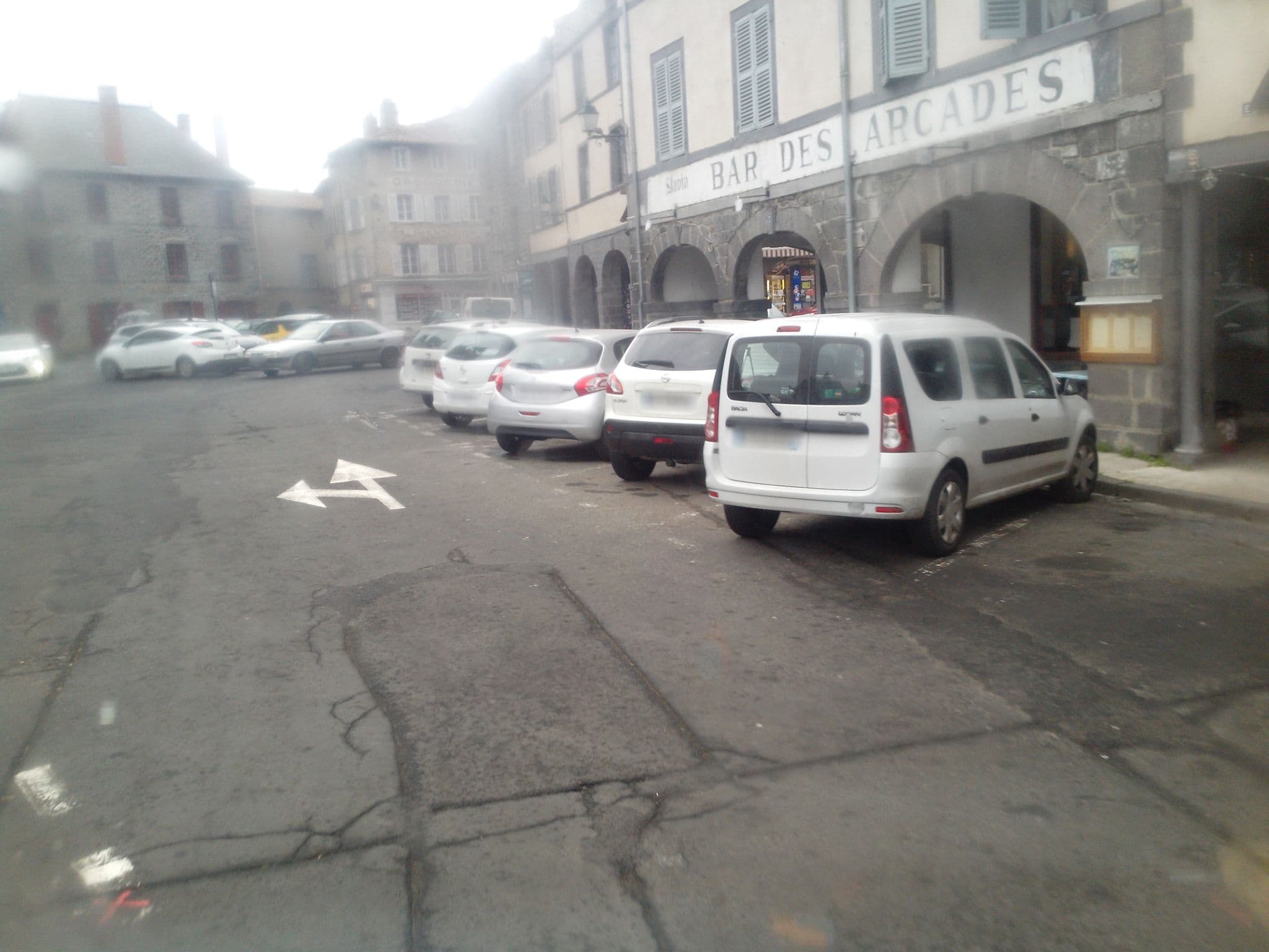 Street view near Hôtel des Roches, Saint-Flour — © hamlet (CC BY-SA · Mapillary)