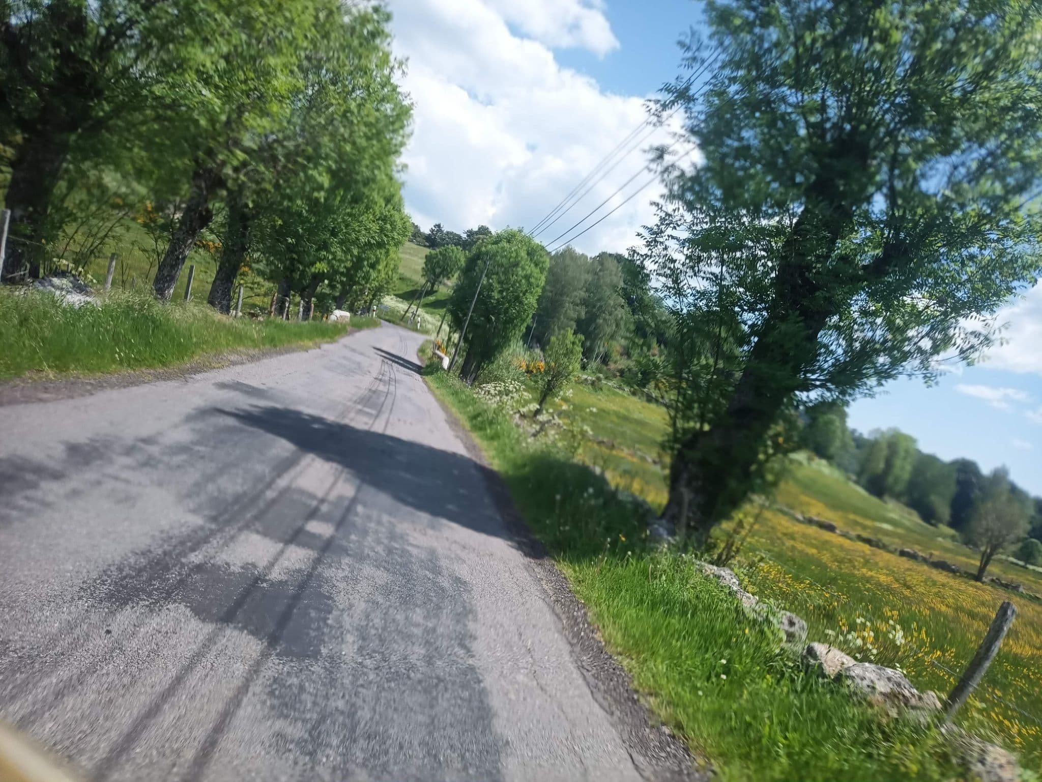Street view near Hôtel la Vallée du Bès, Chaudes-Aigues — © connermacleod69 (CC BY-SA · Mapillary)