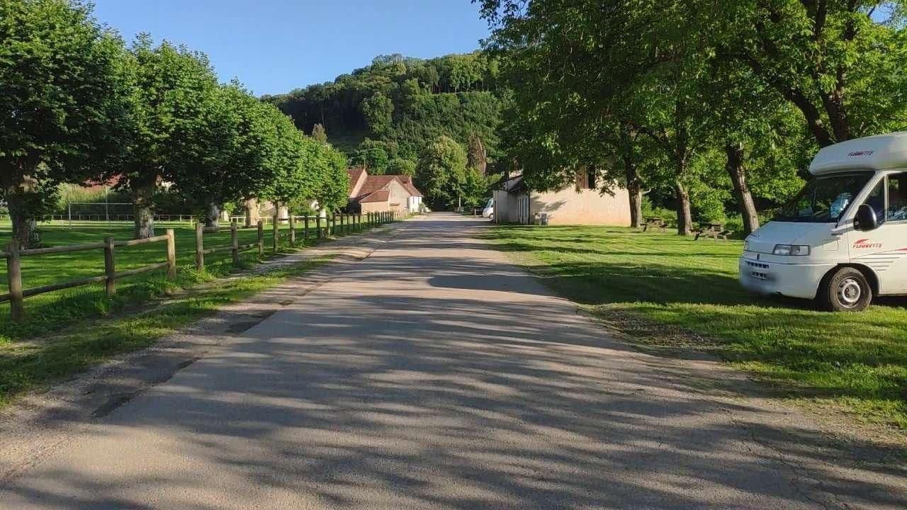 Street view near Au Bonheur d'Artemis, Bletterans — © LOGIROAD (CC BY-SA · Mapillary)