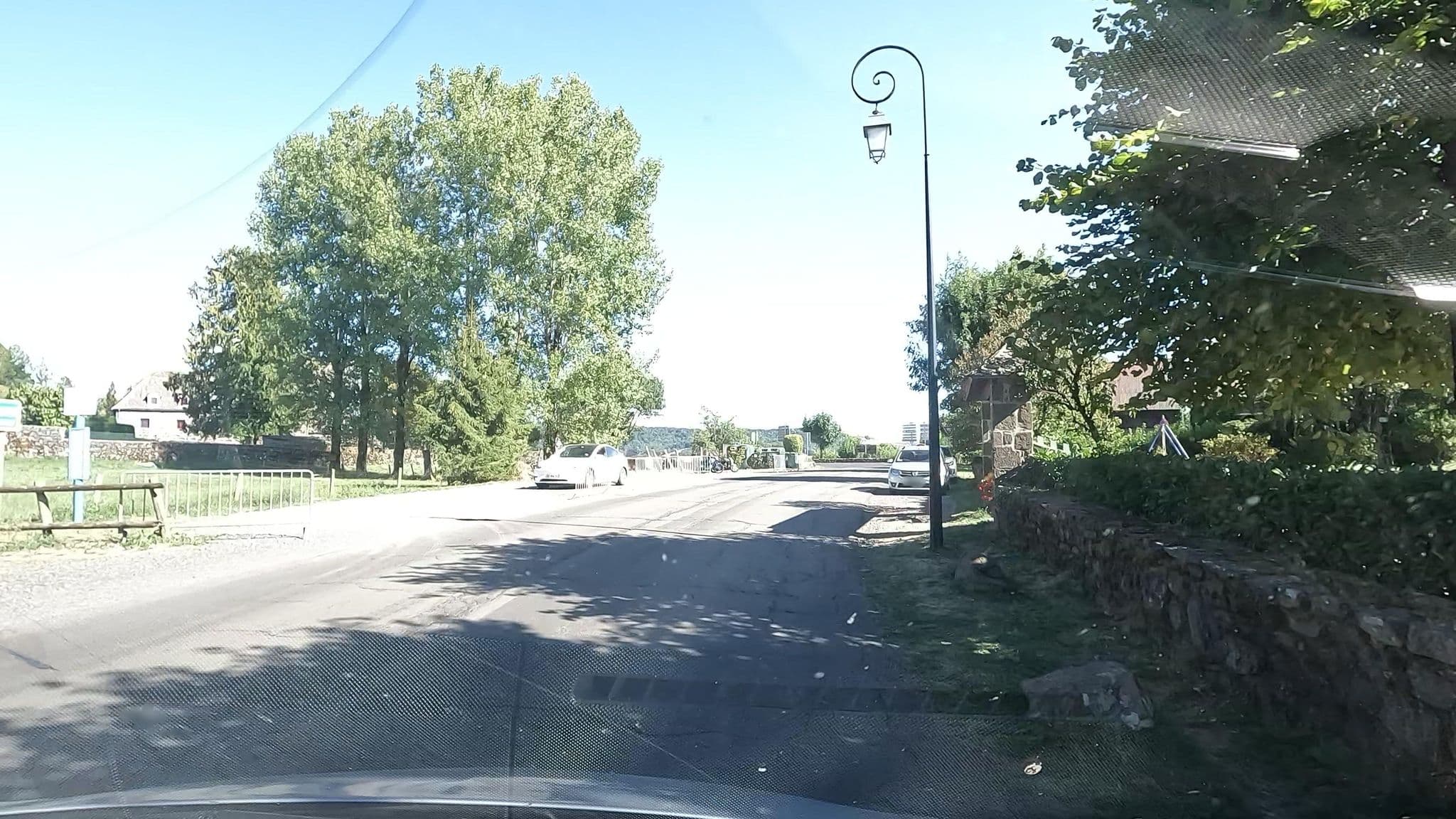 Street view near Hotel Le Bailliage, Saint-Cernin — © vinisa (CC BY-SA · Mapillary)