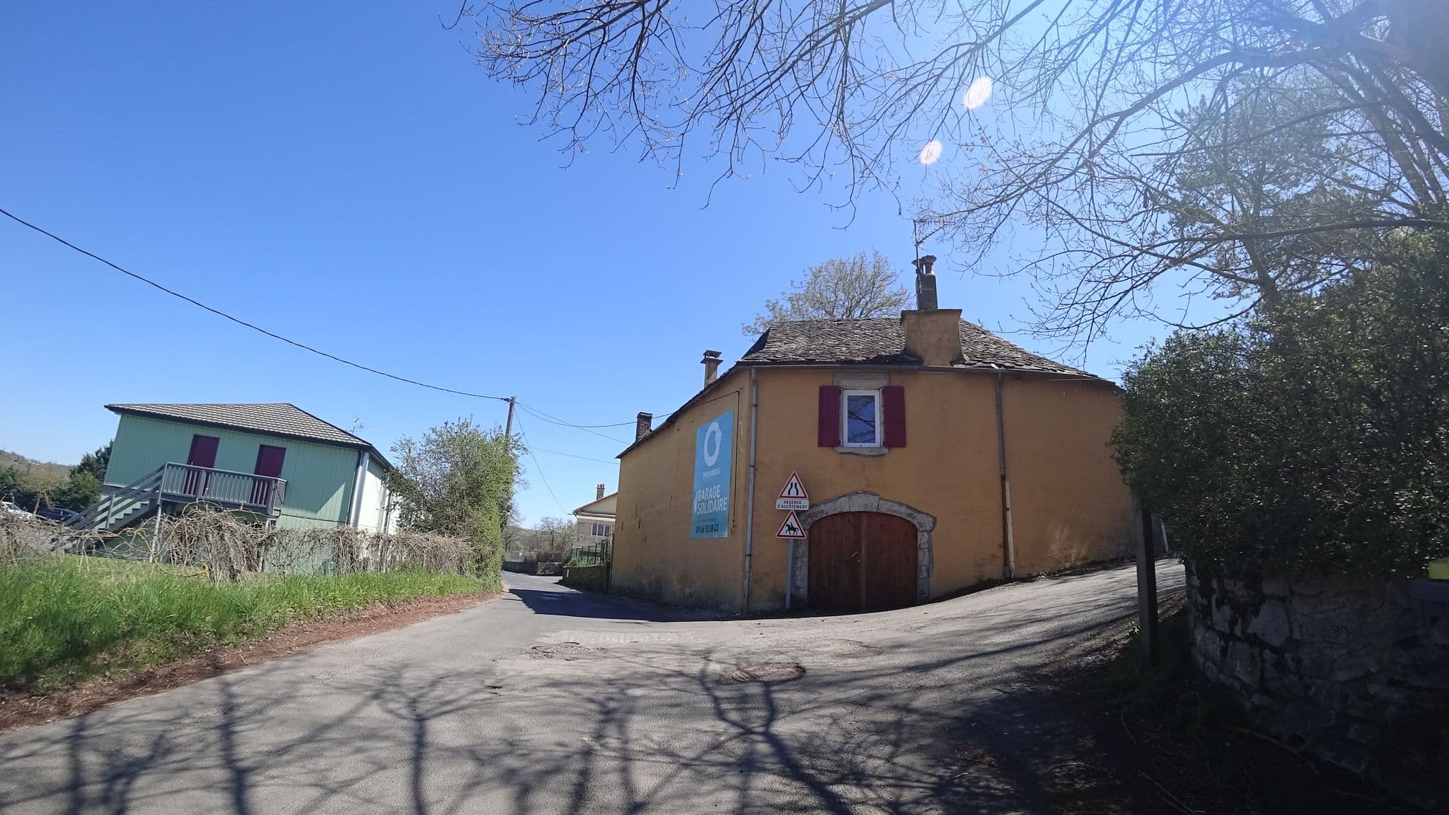 Street view near Hôtel 4 Saisons, Rodez — © yod4z (CC BY-SA · Mapillary)