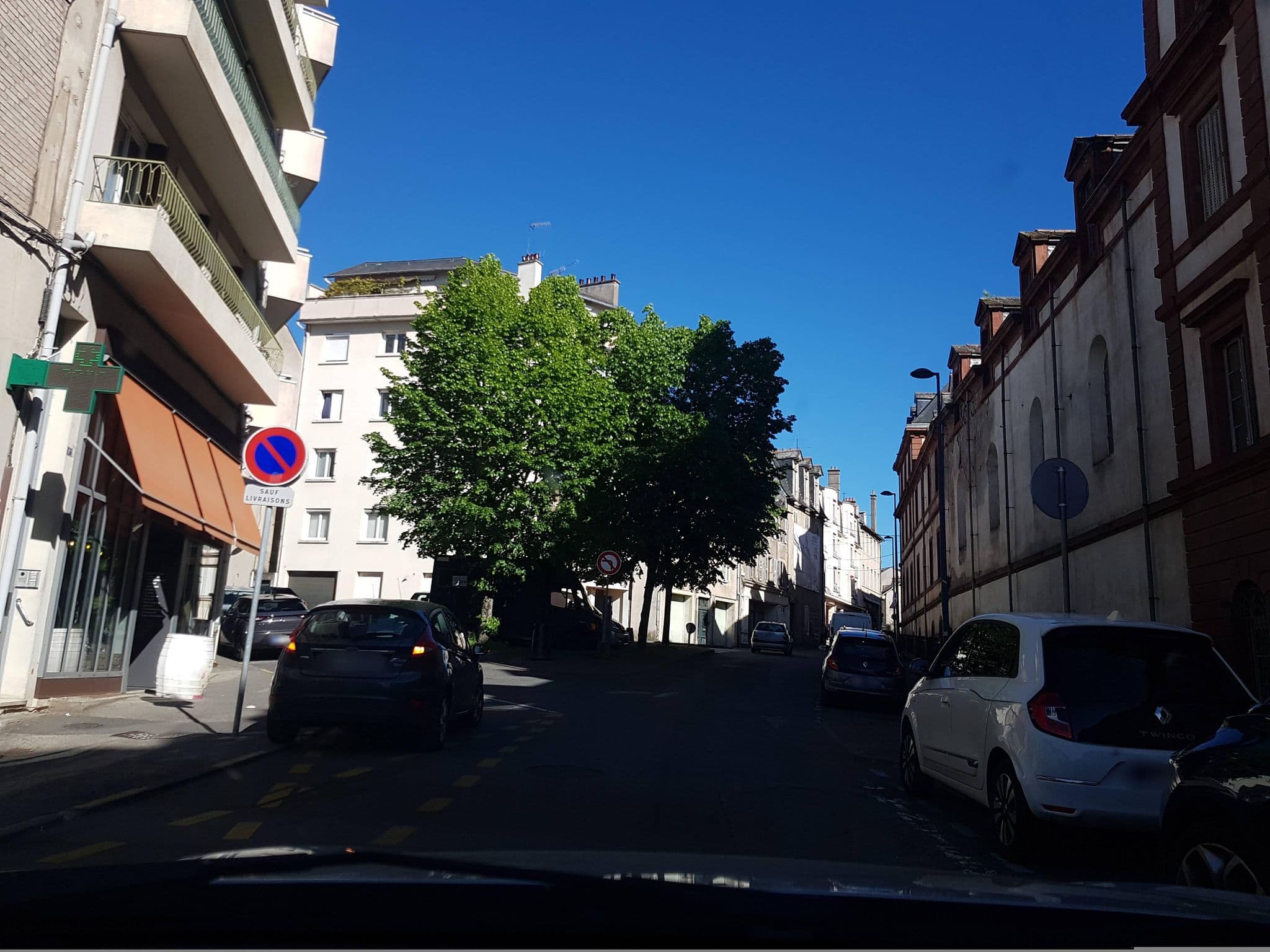 Street view near Les Chambres Hautes d'Anastasia, Rodez — © gogo25171 (CC BY-SA · Mapillary)