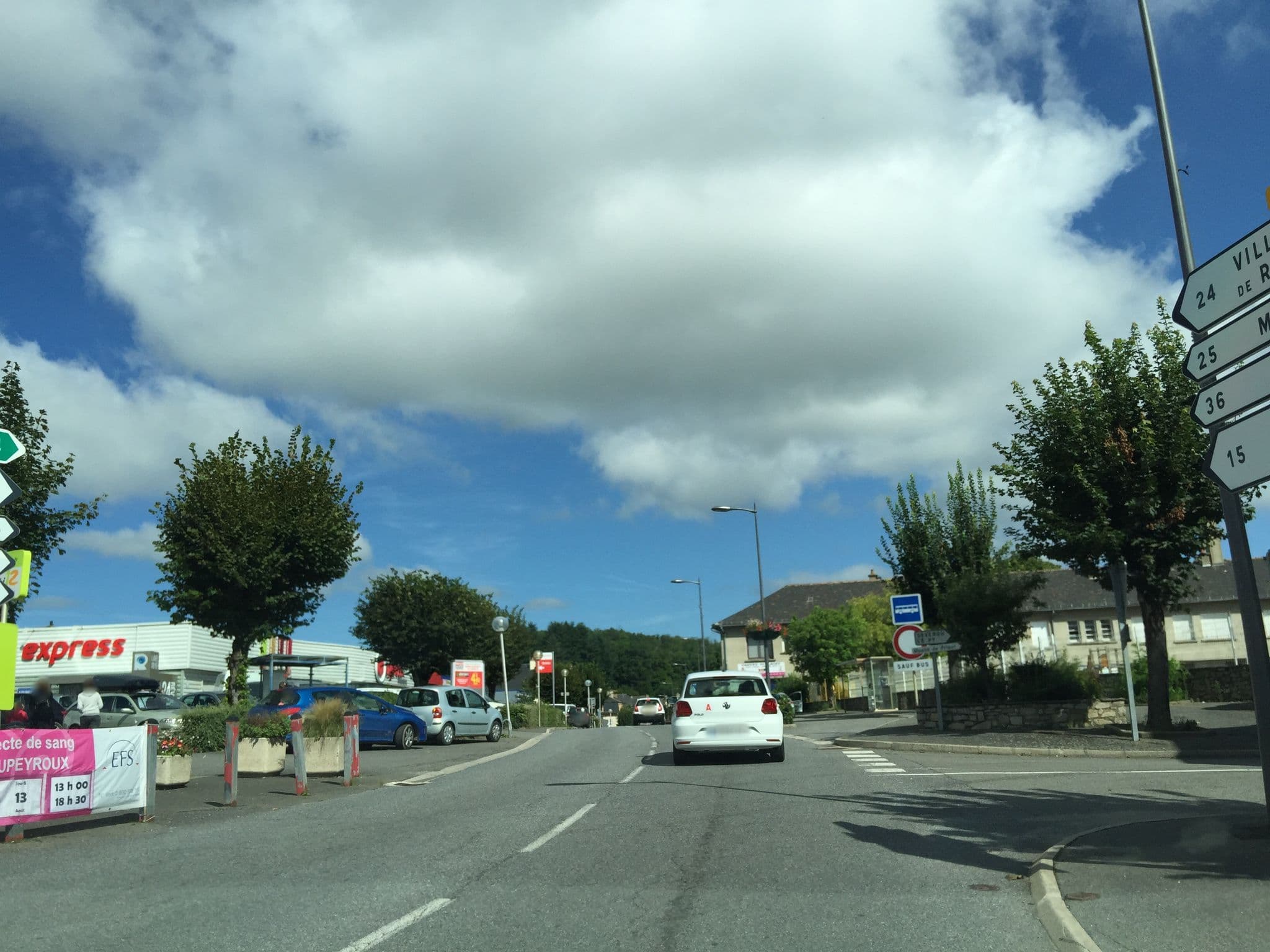 Street view near Hôtel du Commerce, Rieupeyroux — © geraldchatagnon (CC BY-SA · Mapillary)