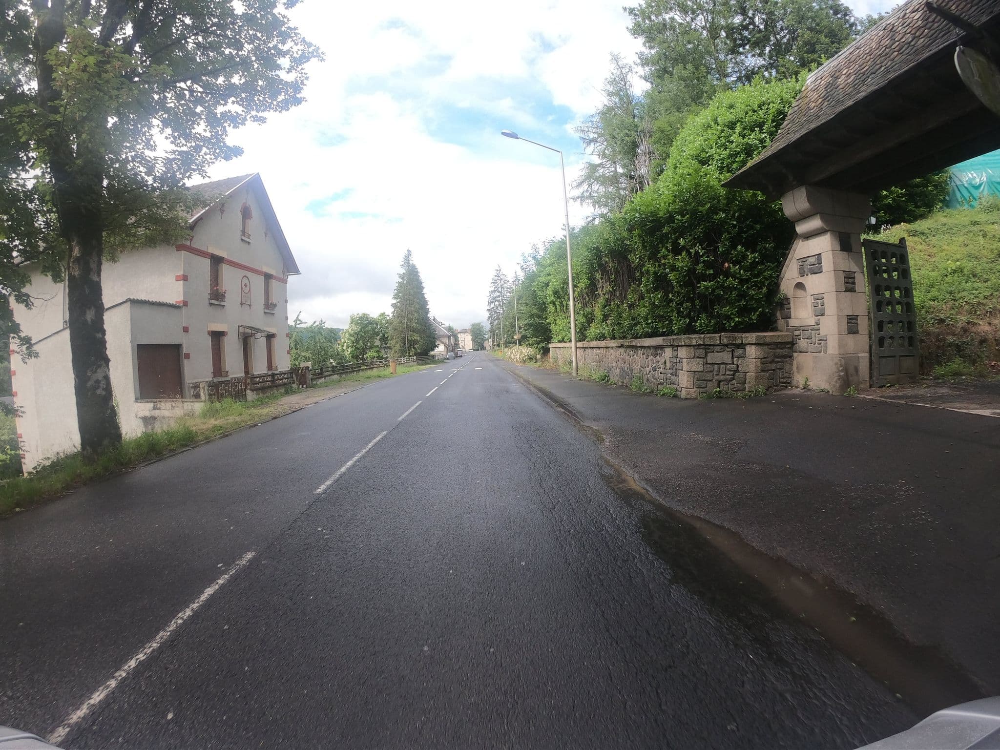 Street view near Le Terrondou, Vic-sur-Cère — © joostjakob (CC BY-SA · Mapillary)