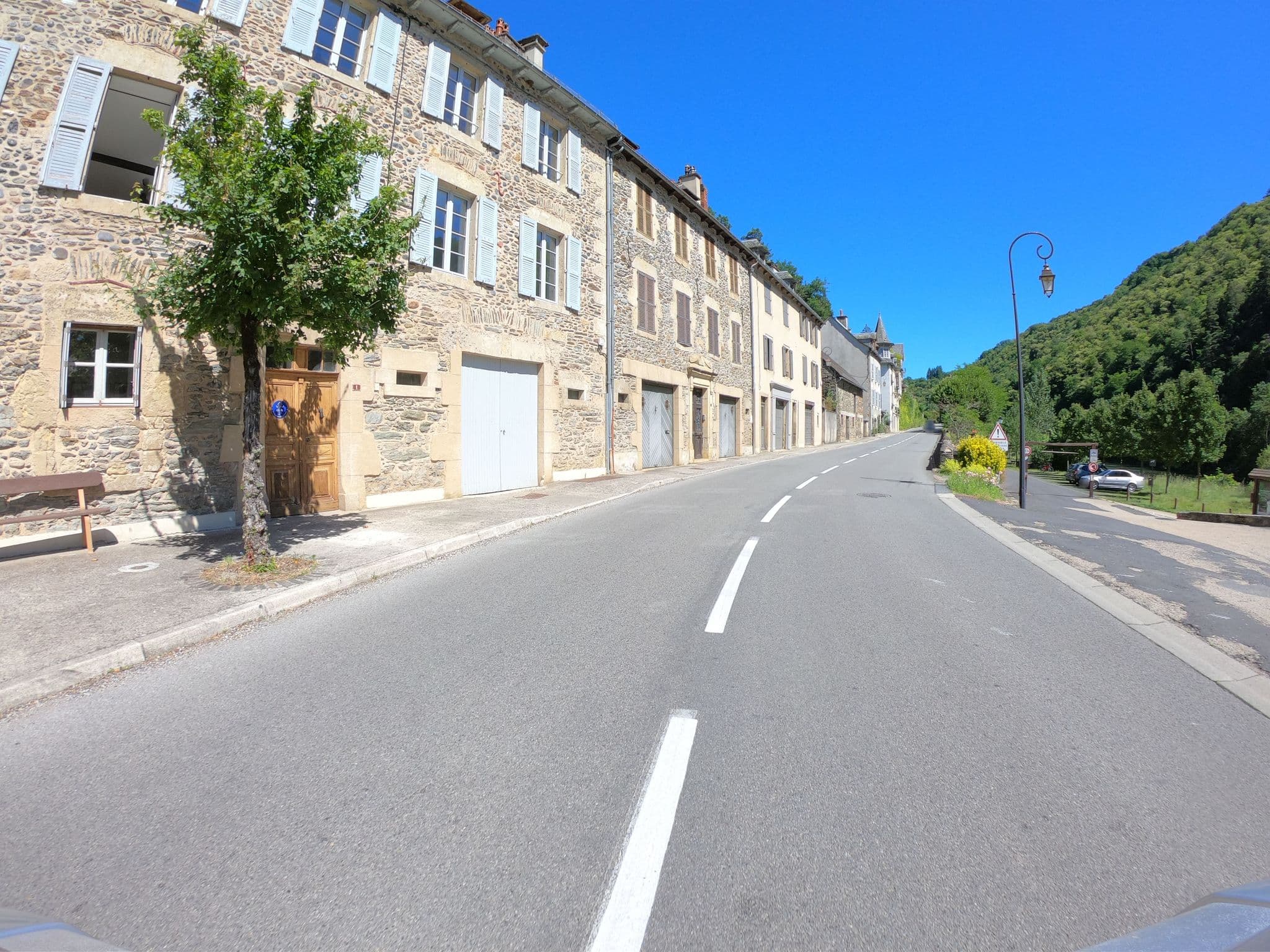 Street view near Gîte des Pieds dans L'Olt-Utreïa, Espalion — © joostjakob (CC BY-SA · Mapillary)