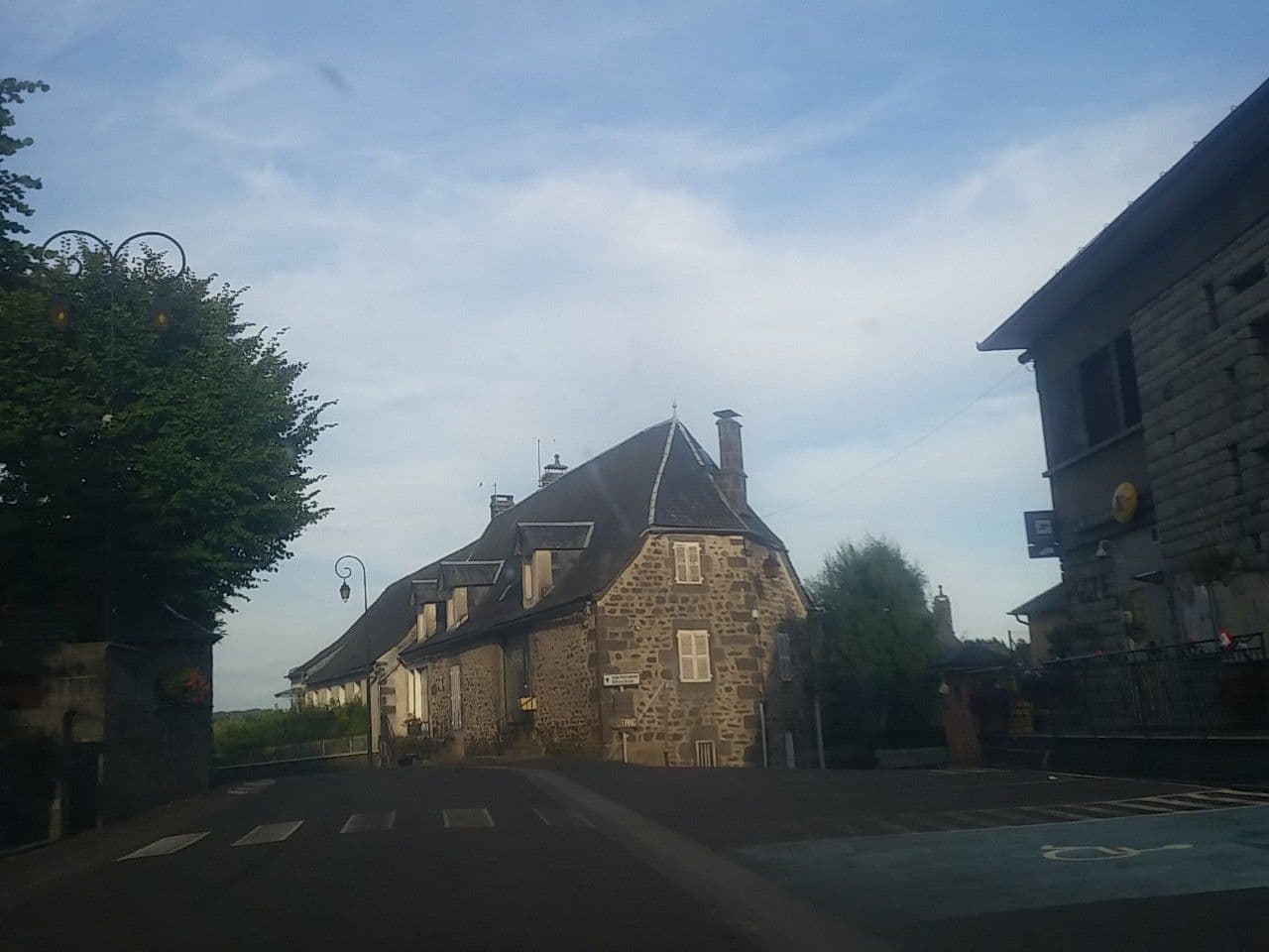 Street view near Relais de la Poste, Neuvéglise — © sdoudet (CC BY-SA · Mapillary)