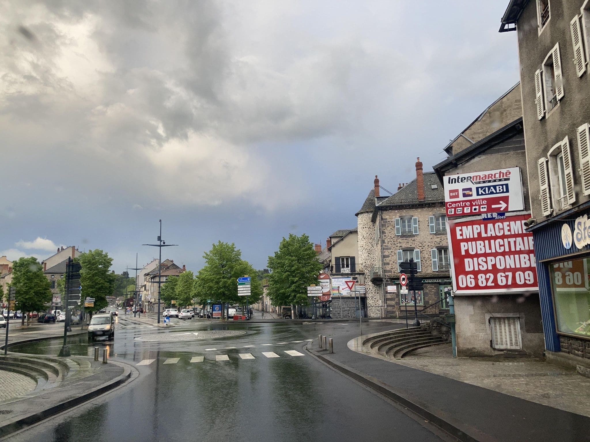 Street view near Hotel le Pont Vieux, Saint-Flour — © tasmaniadevil (CC BY-SA · Mapillary)