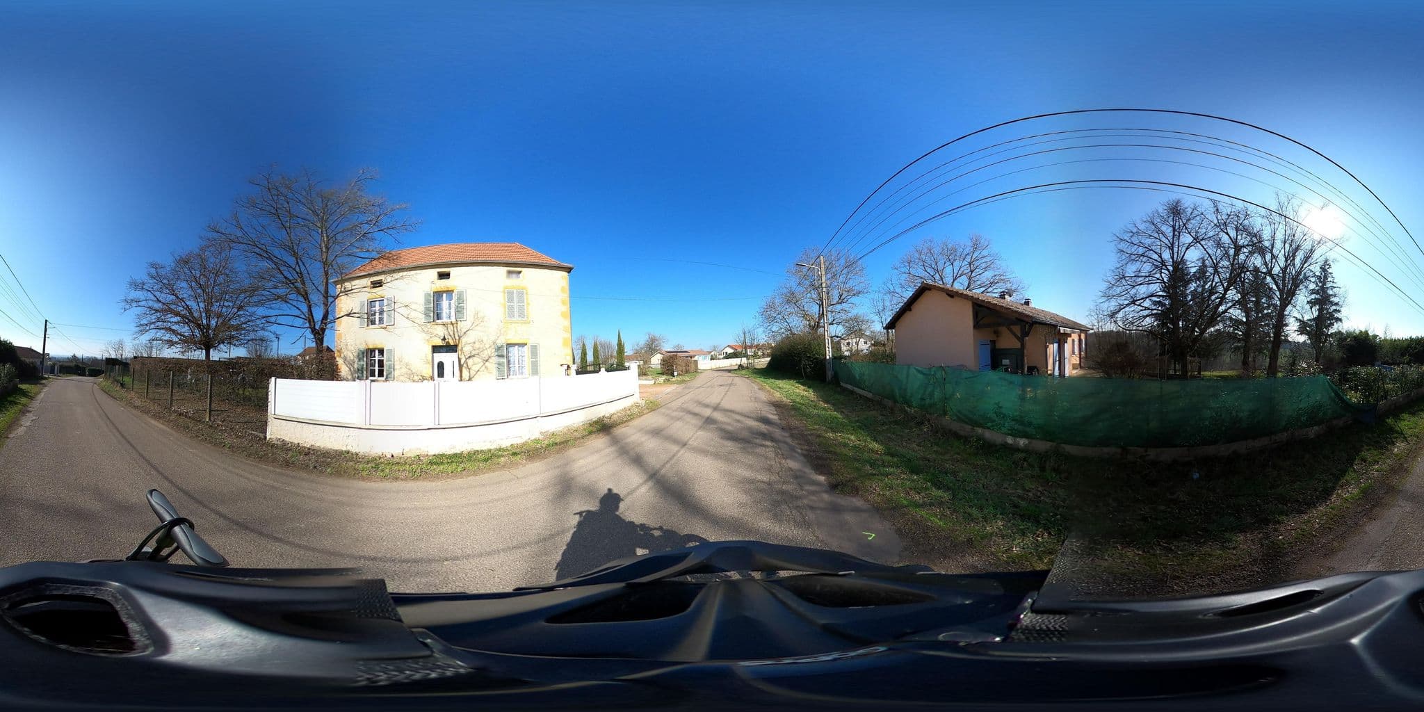 Street view near Les Ronzières, Pouilly-sous-Charlieu — © capmoustache (CC BY-SA · Mapillary)