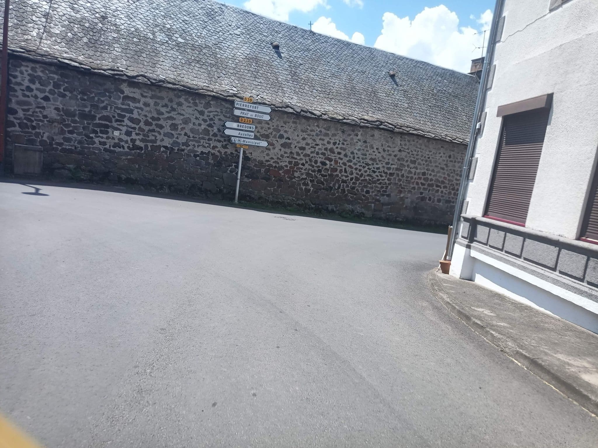 Street view near Hôtel du Plomb du Cantal, Murat — © connermacleod69 (CC BY-SA · Mapillary)