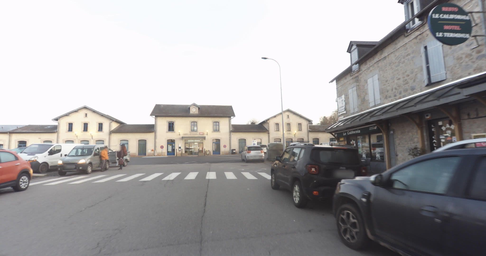 Street view near Hôtel Terminus, Ussel — © sogefi (CC BY-SA · Mapillary)