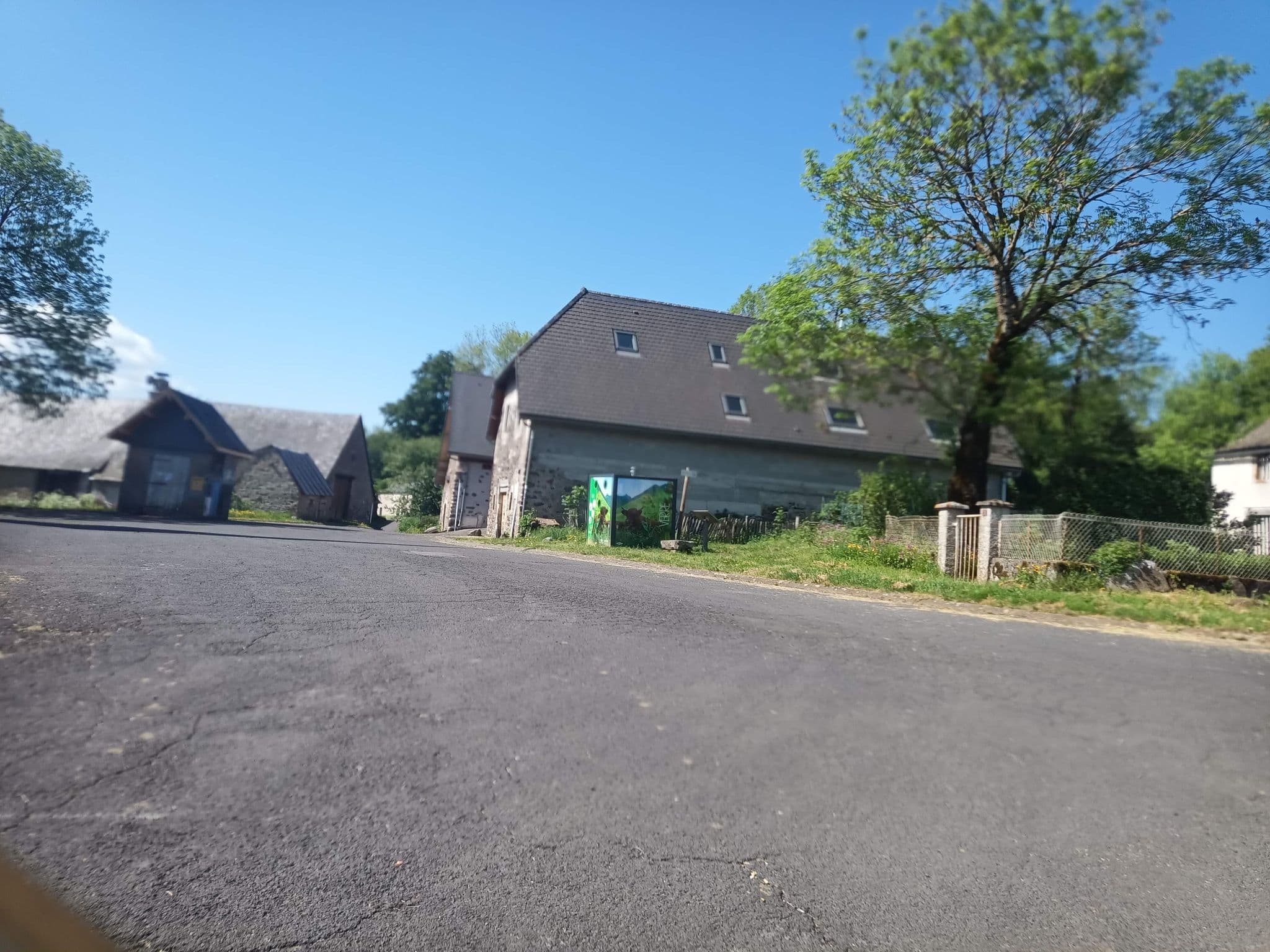 Street view near Gîte des Sagnes, Condat — © connermacleod69 (CC BY-SA · Mapillary)