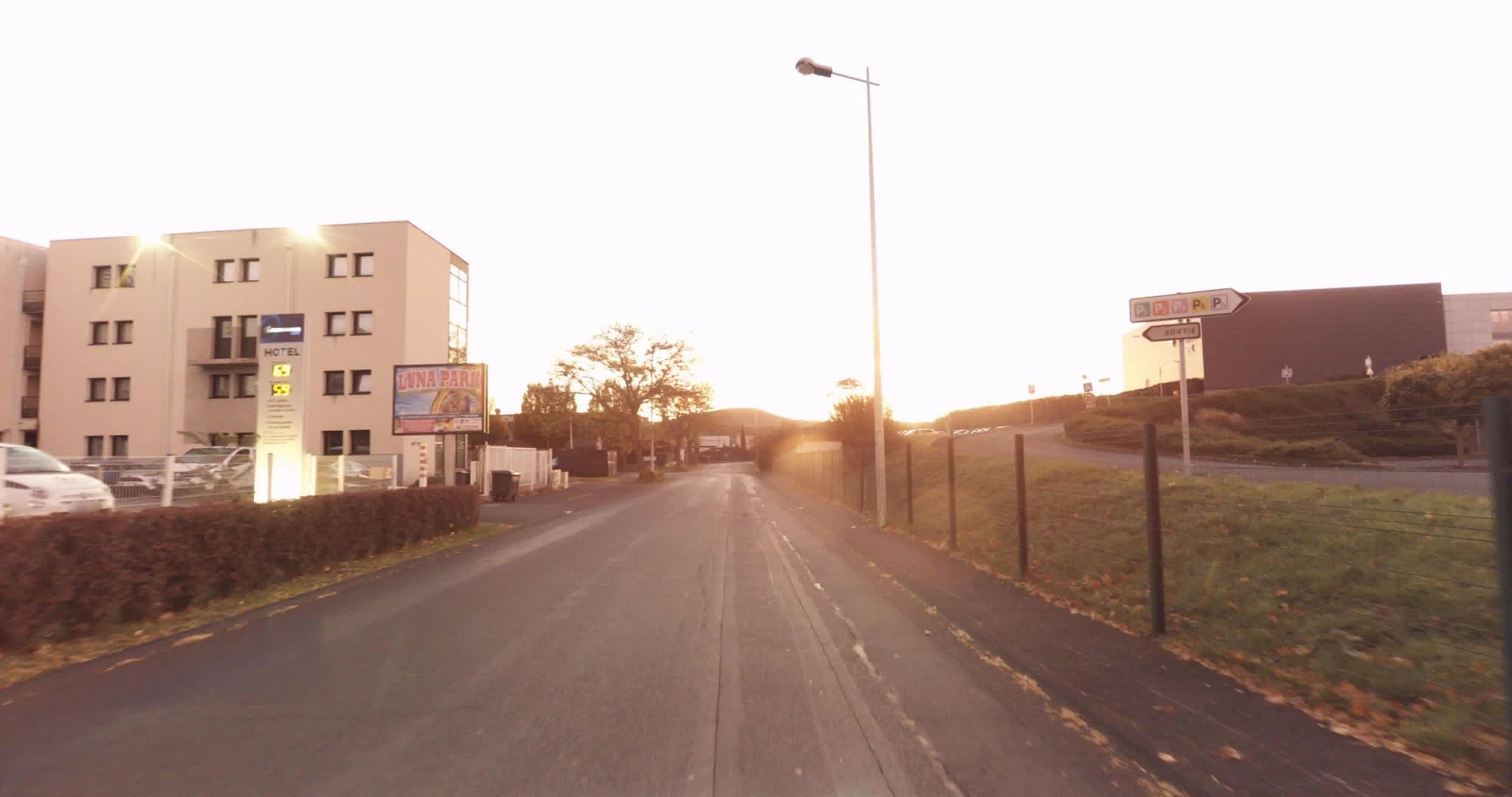 Street view near Dome Hôtel, Pérignat-lès-Sarliève — © sogefi (CC BY-SA · Mapillary)