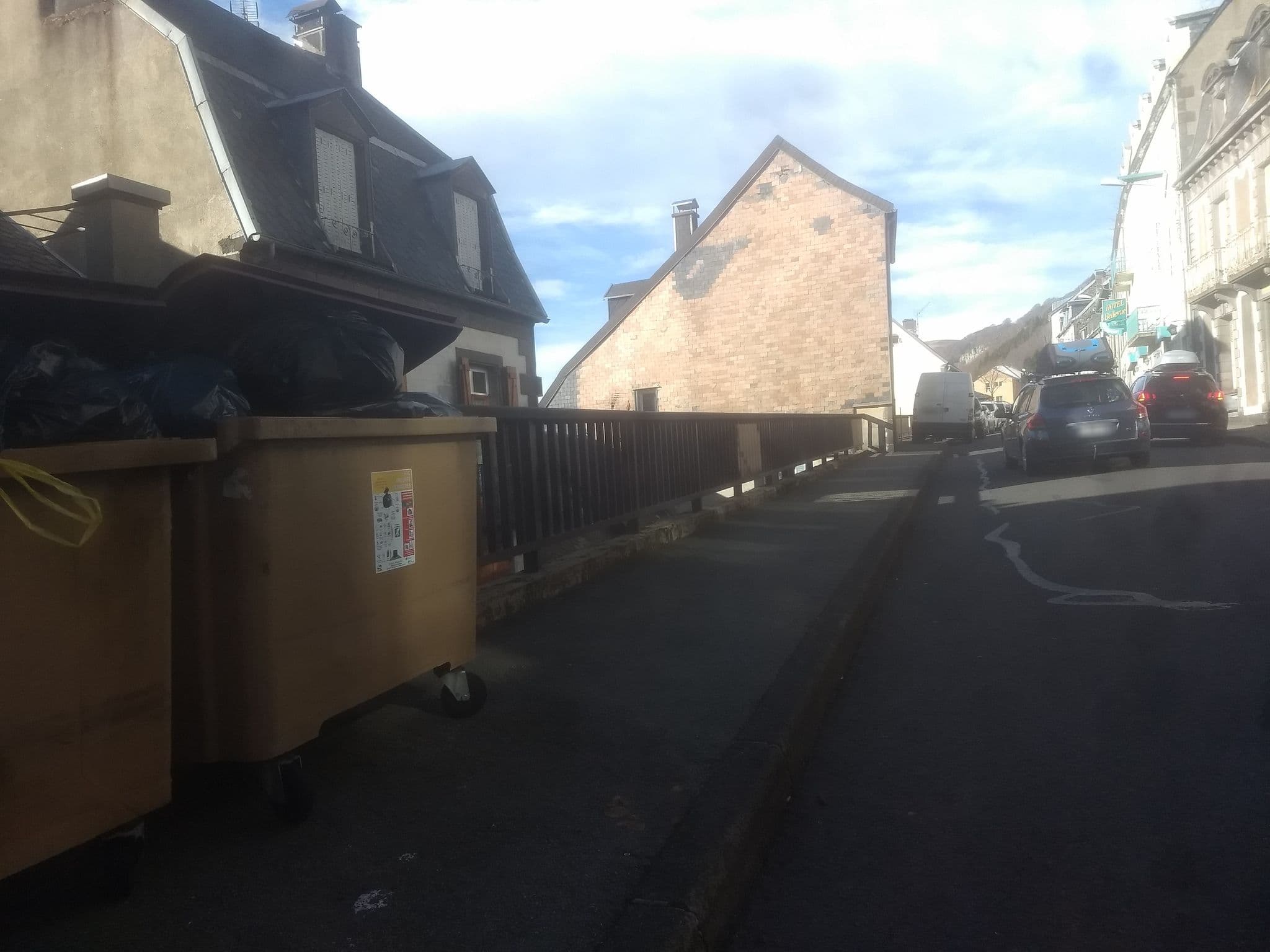 Street view near Hôtel le Bellevue, Mont-Dore — © kritic (CC BY-SA · Mapillary)