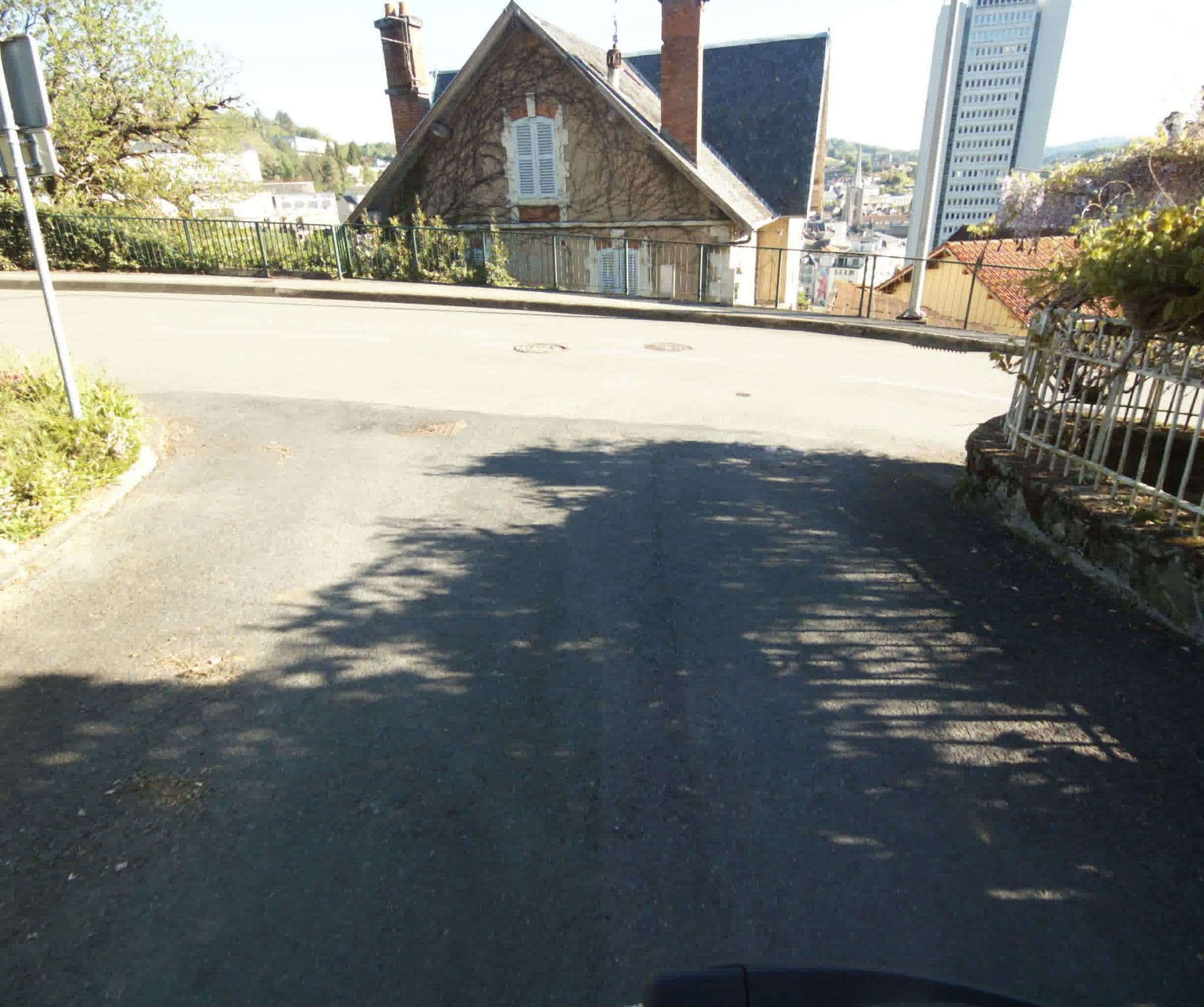 Street view near P'tit dej-Hôtel Tulle Hôtel The Originals Tulle, Tulle — © sogefi (CC BY-SA · Mapillary)