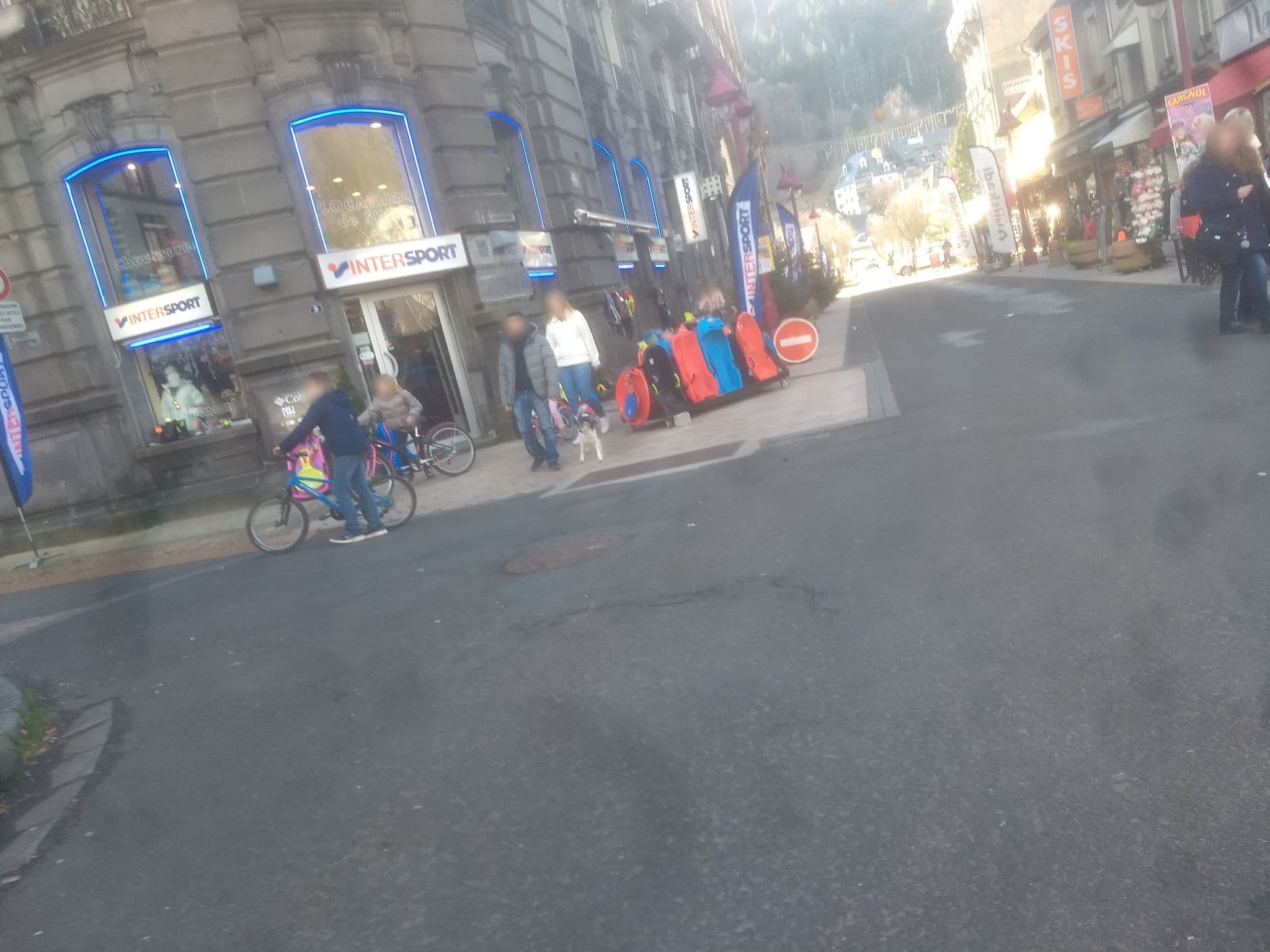 Street view near Le Mont Dore Hyper Centre, Mont-Dore — © kritic (CC BY-SA · Mapillary)