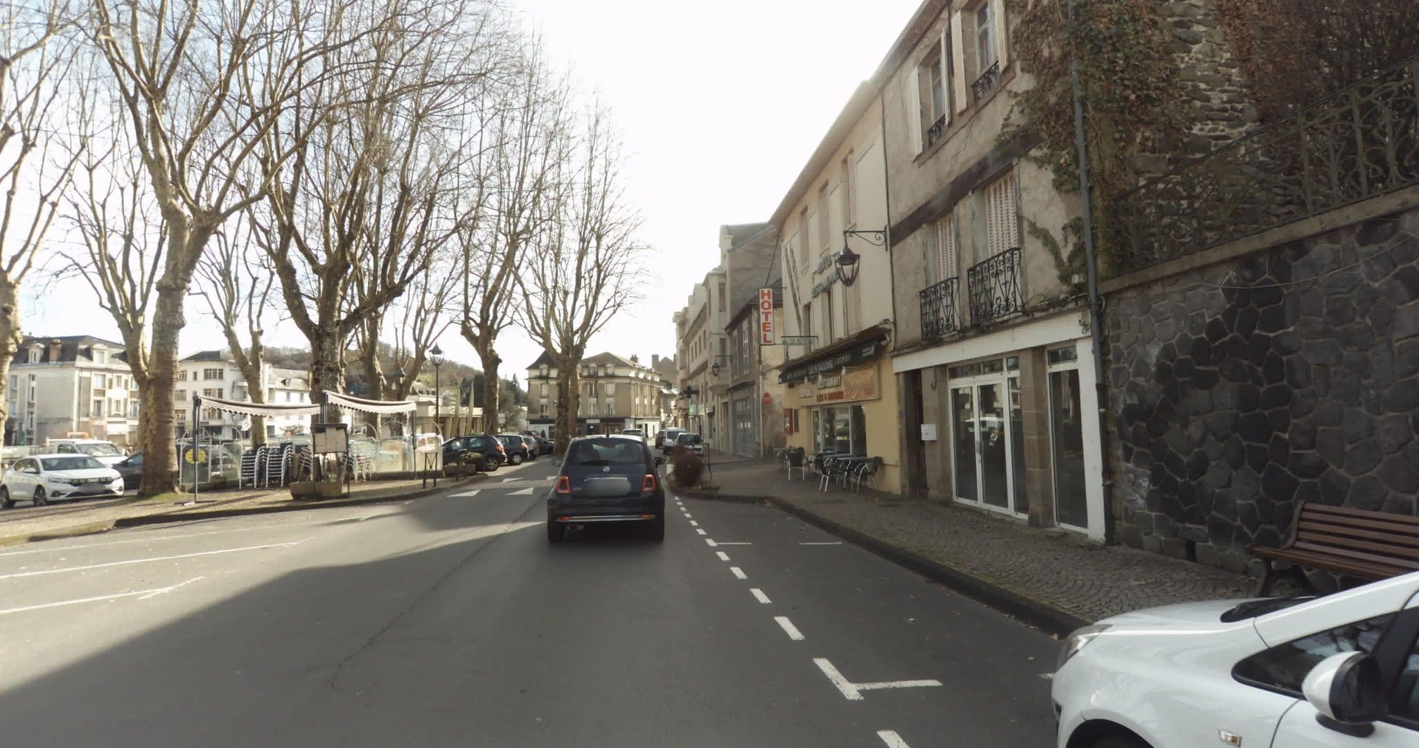 Street view near Restaurant Les 4 Saisons, Bort-les-Orgues — © sogefi (CC BY-SA · Mapillary)