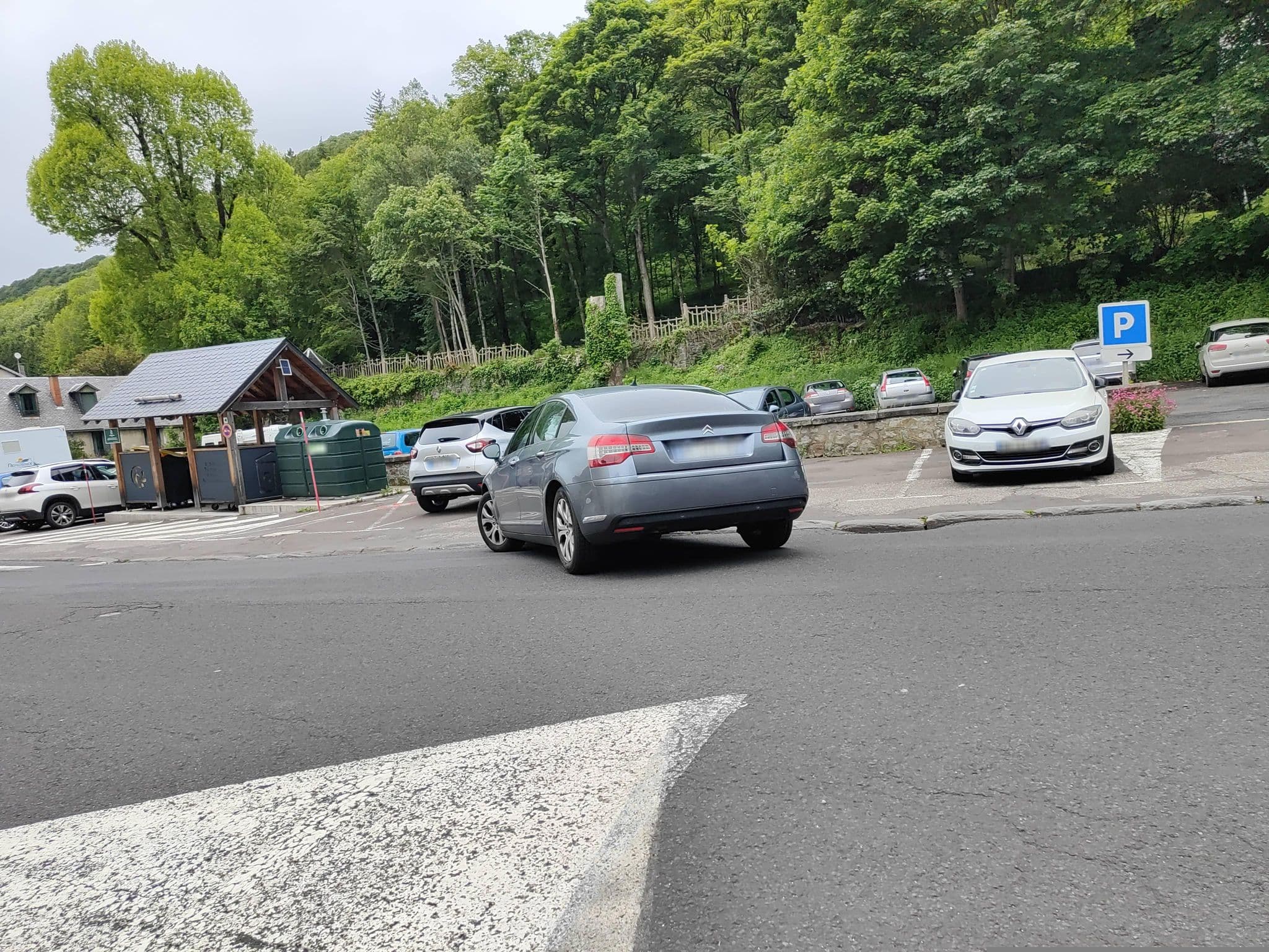 Street view near Hôtel Regis, Mont-Dore — © philou87 (CC BY-SA · Mapillary)