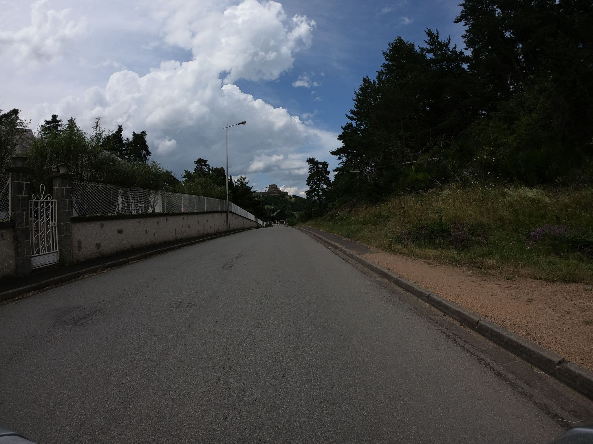 Street view near Vialle Germaine, Besse-et-Saint-Anastaise — © joostjakob (CC BY-SA · Mapillary)