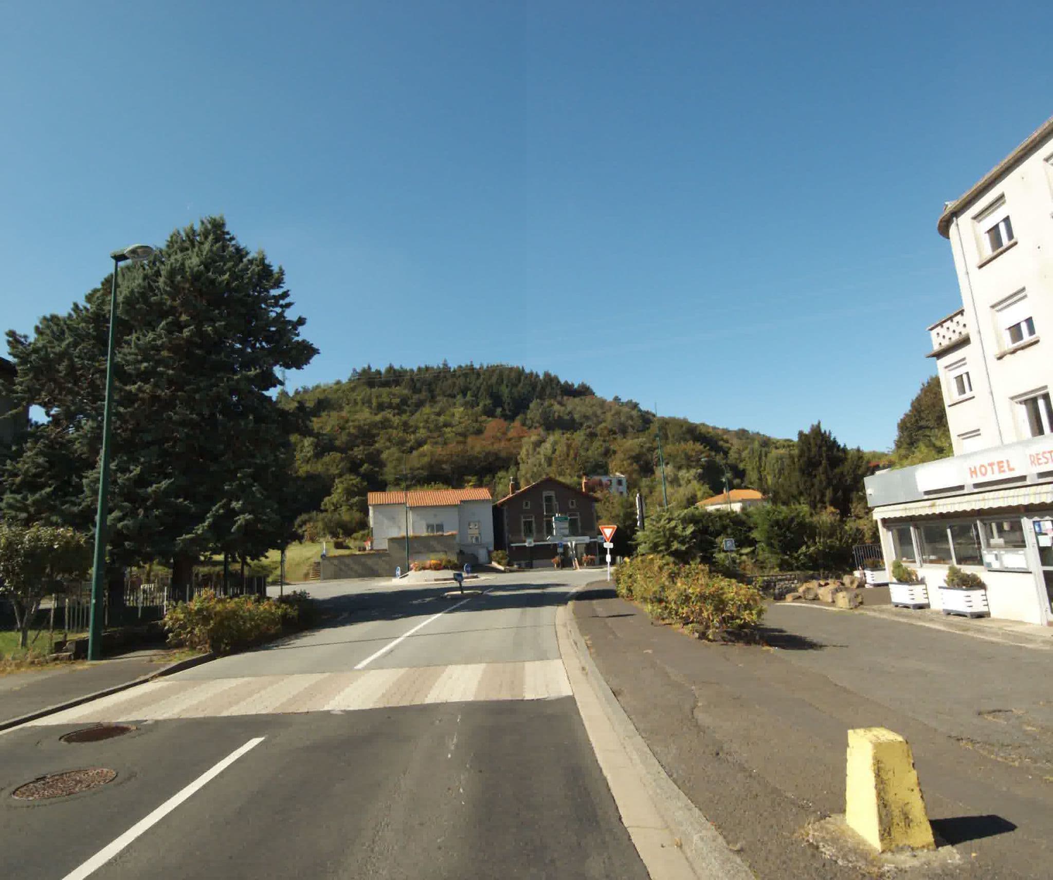 Street view near Hotel De La Paix, Durtol — © sogefi (CC BY-SA · Mapillary)