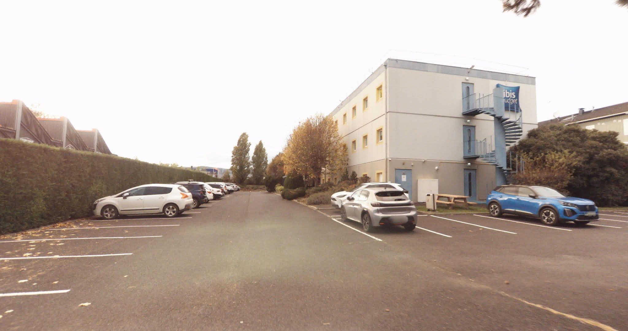 Street view near Hotel Quick Palace, Pérignat-lès-Sarliève — © sogefi (CC BY-SA · Mapillary)