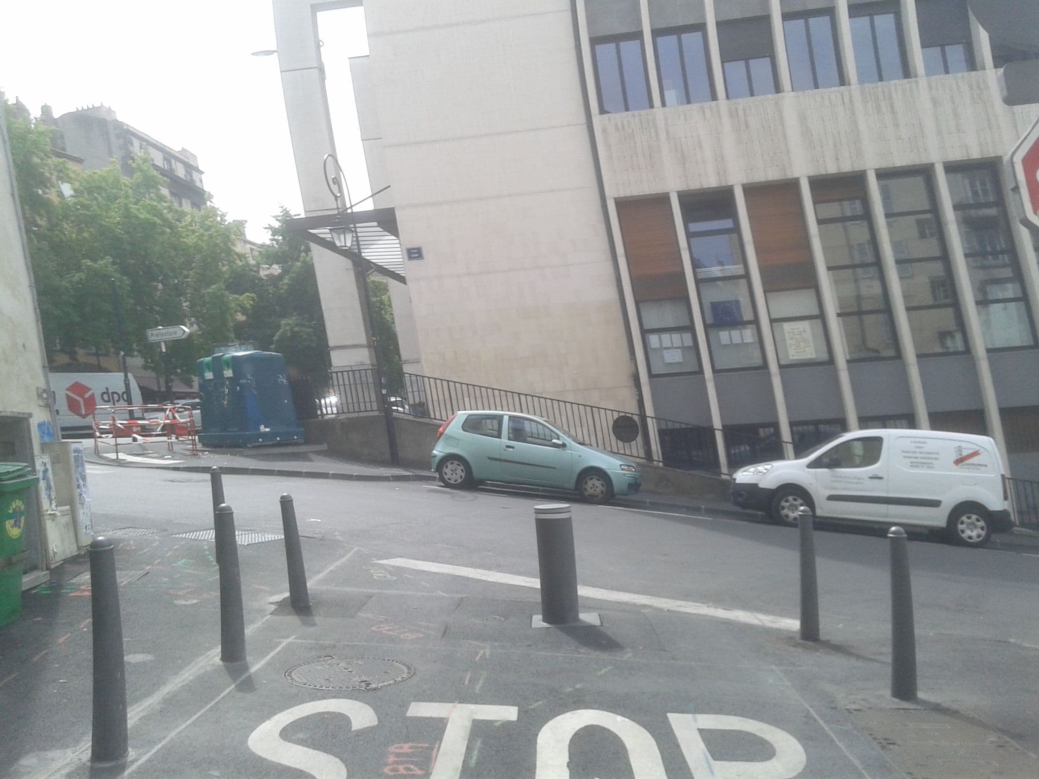 Street view near Airbnb Le Gastronome, Clermont-Ferrand — © pmz (CC BY-SA · Mapillary)