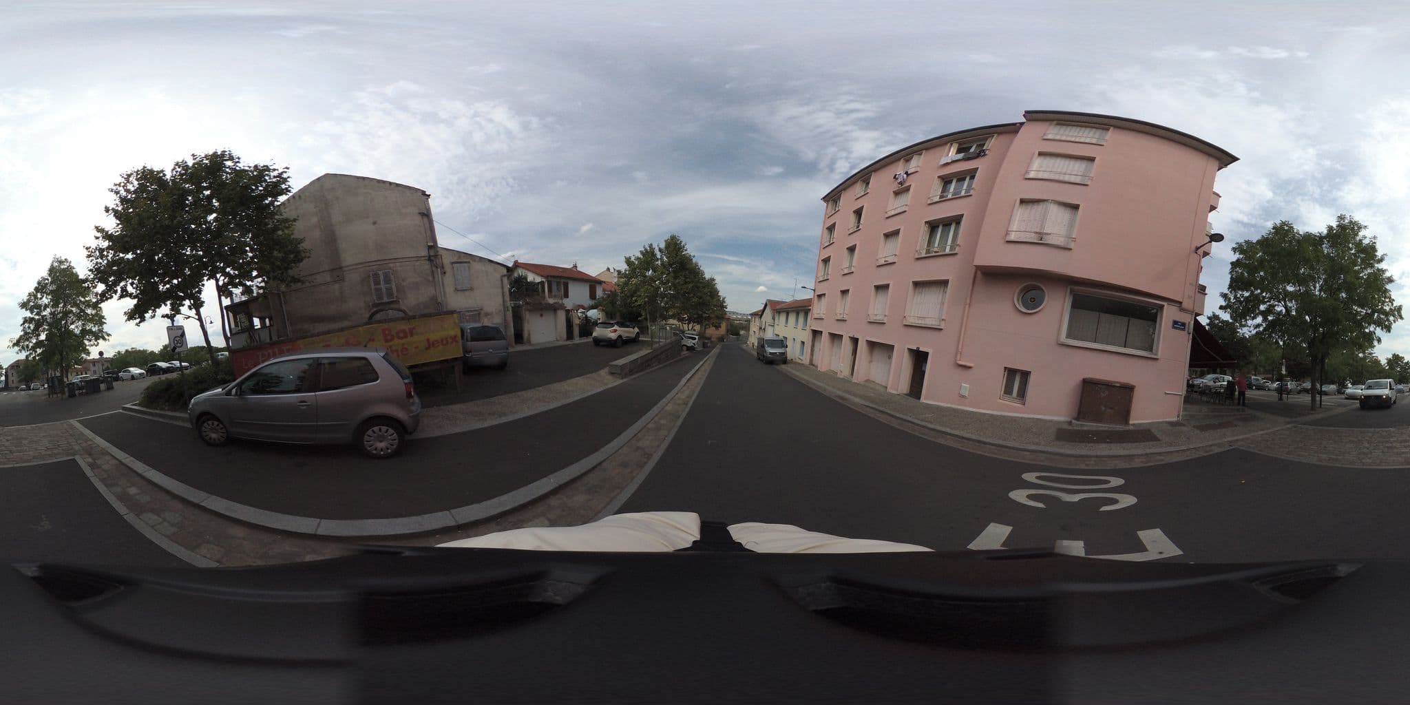 Street view near Le Central, Clermont-Ferrand — © simon_geovelo (CC BY-SA · Mapillary)
