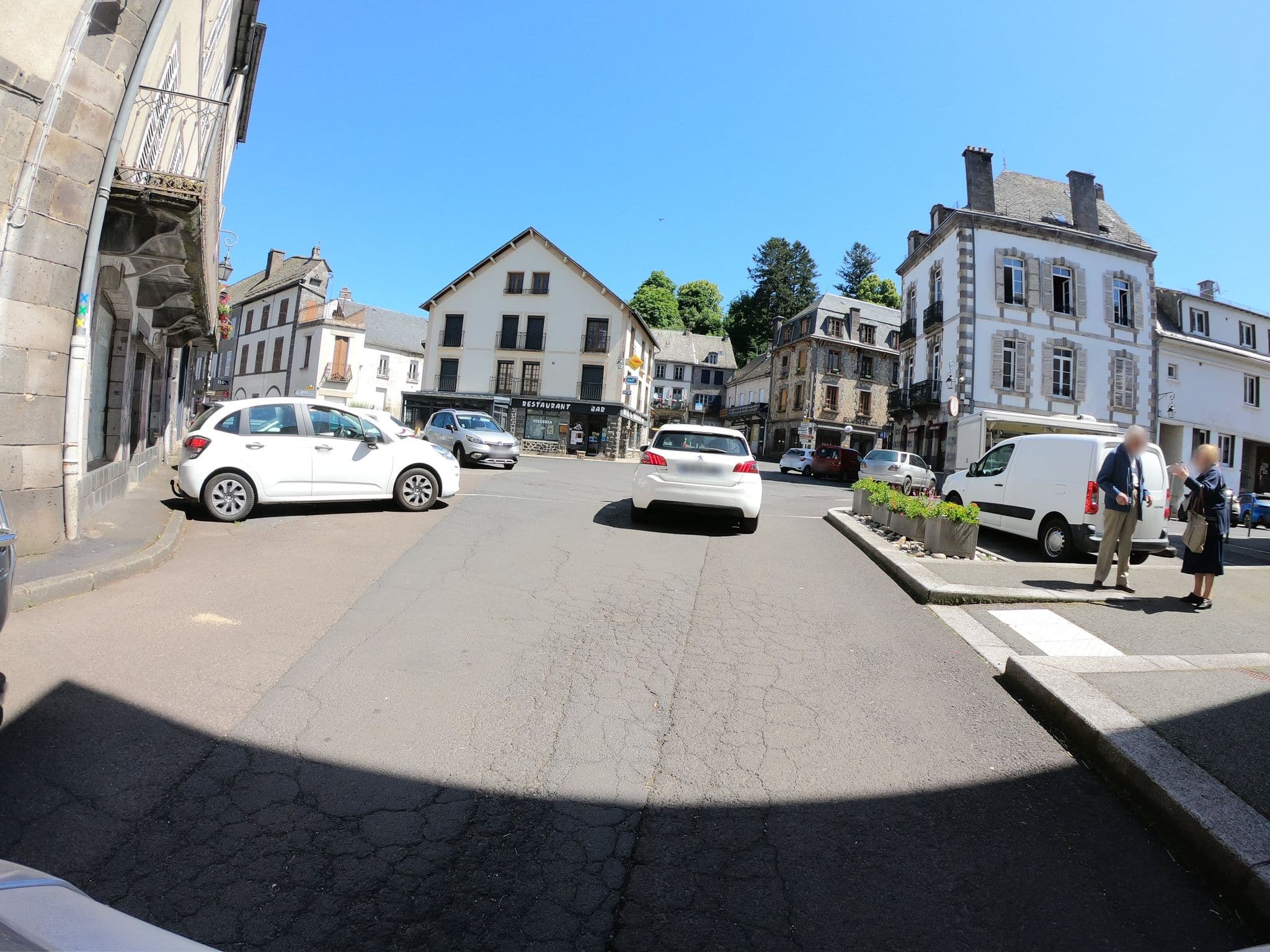 Street view near Hôtel les arvernes, Gelles — © joostjakob (CC BY-SA · Mapillary)