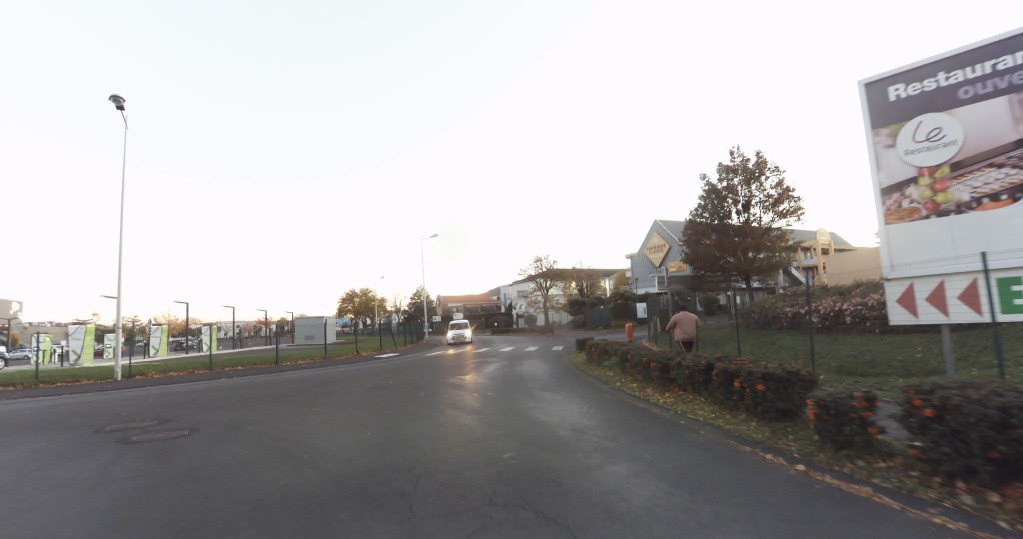 Street view near Campanile Hôtel Gril, Pérignat-lès-Sarliève — © sogefi (CC BY-SA · Mapillary)