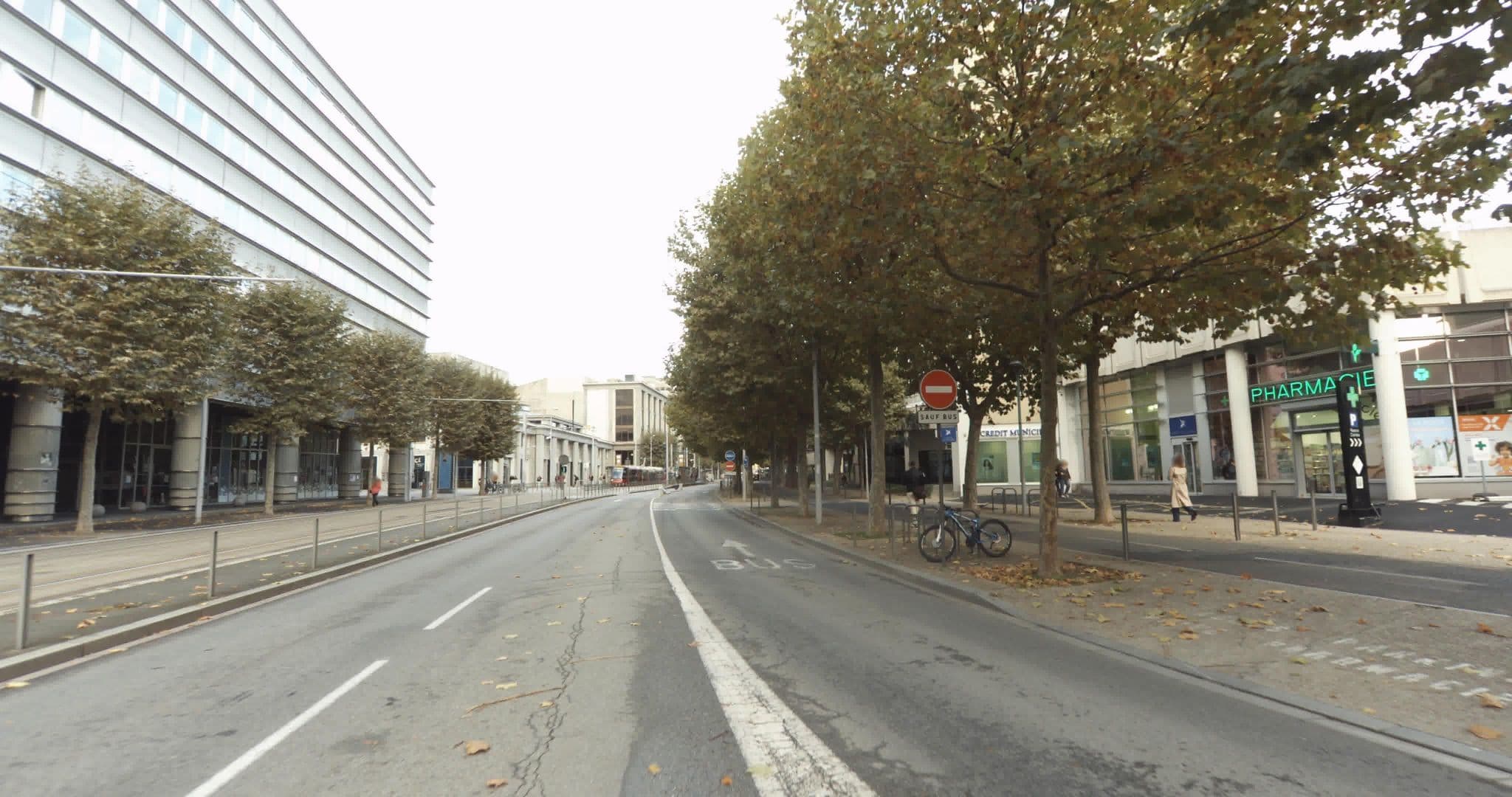 Street view near Castillo Hôtel Clermont, Clermont-Ferrand — © sogefi (CC BY-SA · Mapillary)