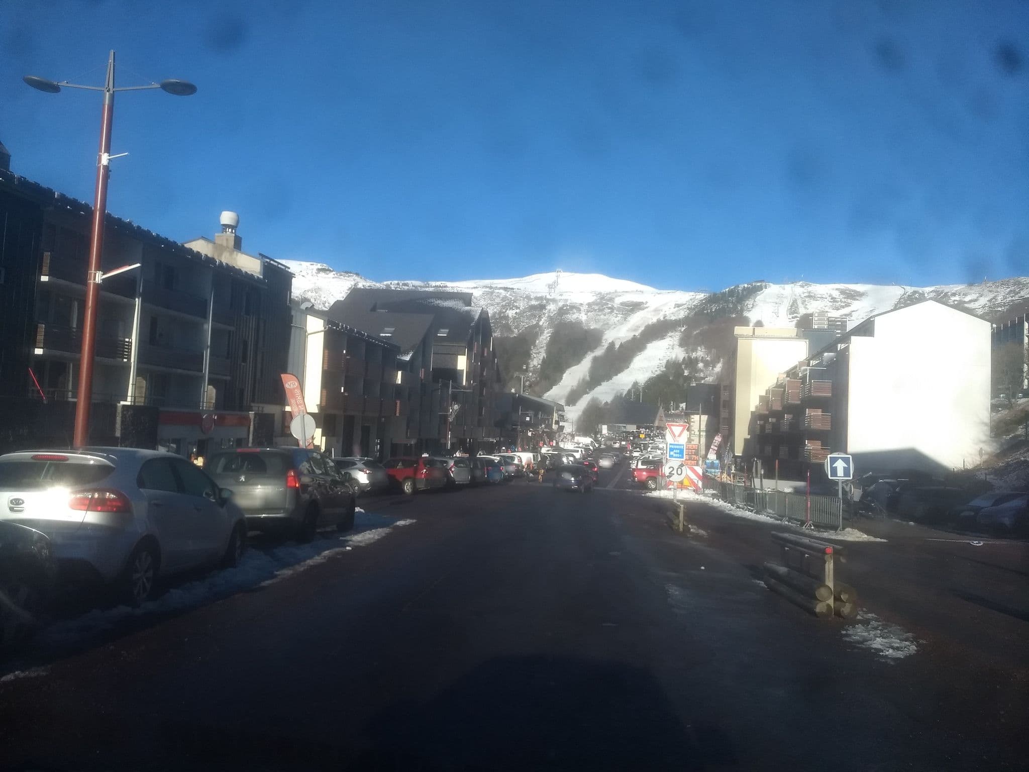 Street view near ALIZIERS, Besse-et-Saint-Anastaise — © kritic (CC BY-SA · Mapillary)