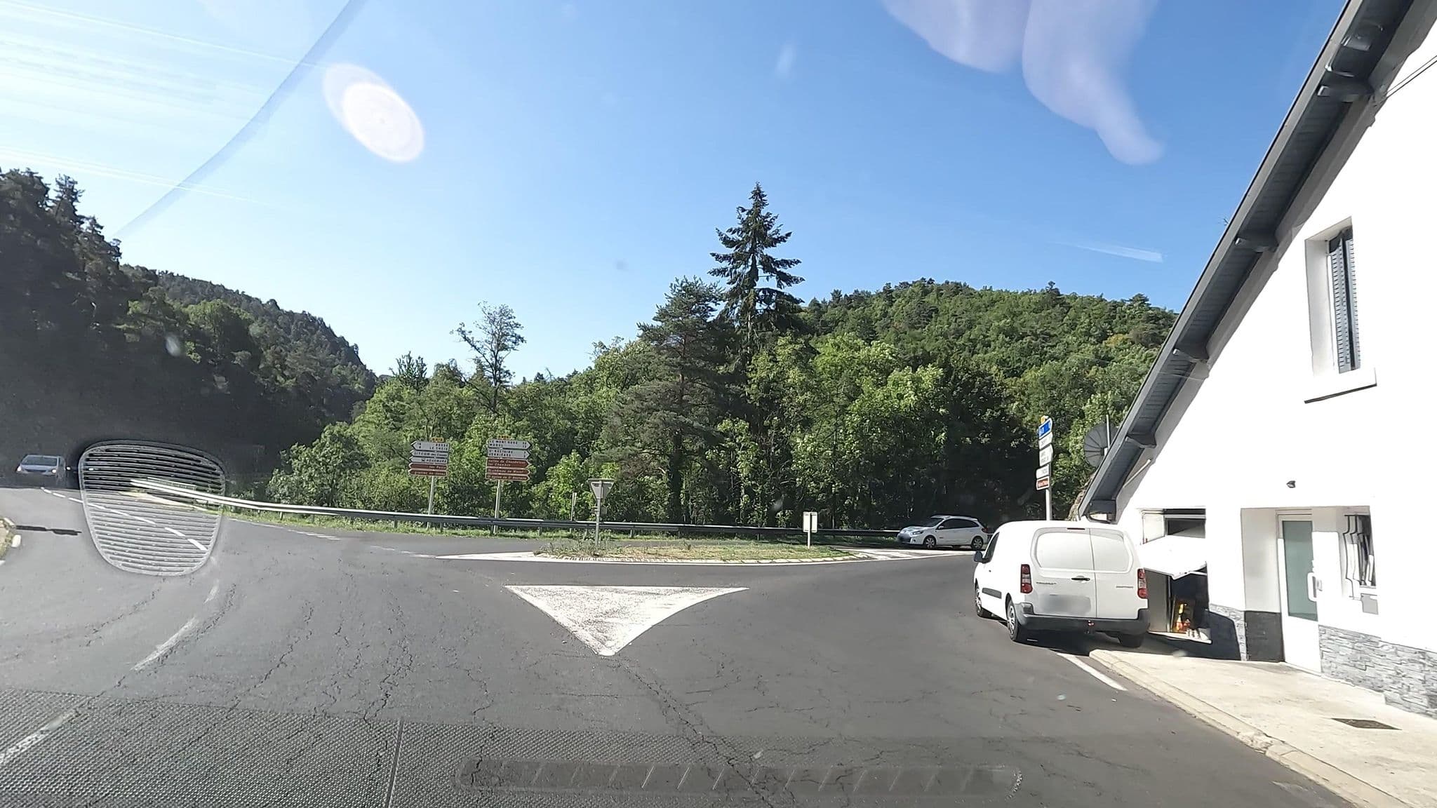 Street view near Le Rivalet, Champeix — © vinisa (CC BY-SA · Mapillary)