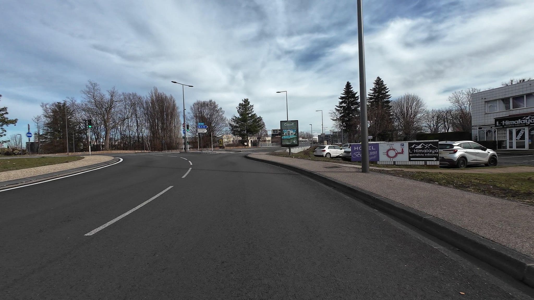 Street view near Hotel Le Parc, Aubière — © user-3965077544 (CC BY-SA · Mapillary)